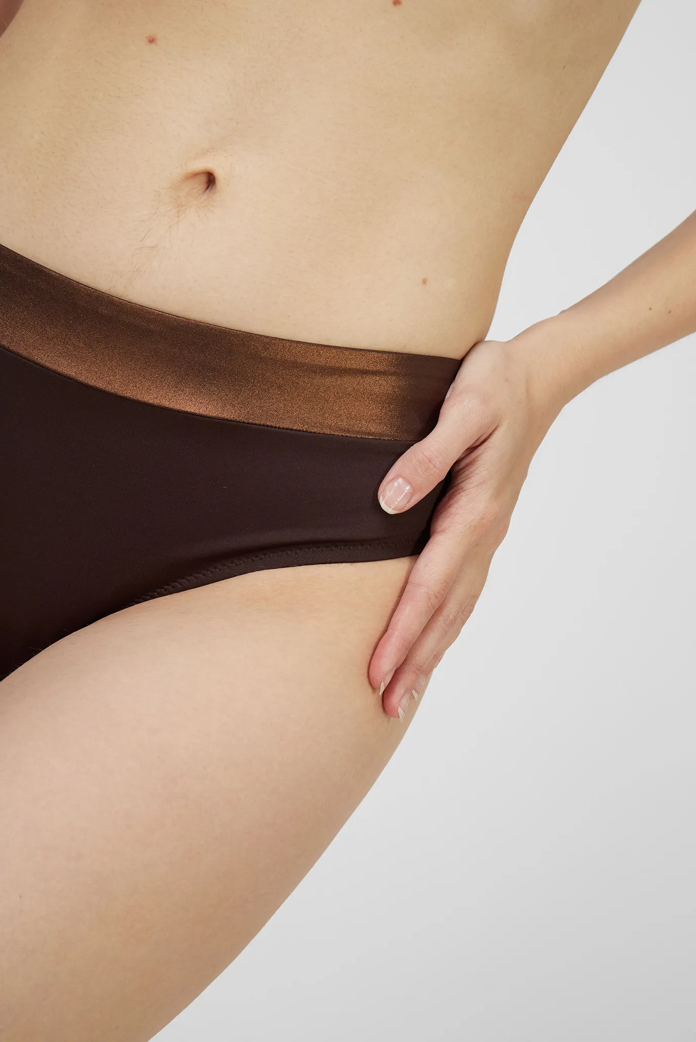 Женские коричневые трусики от купальника 4