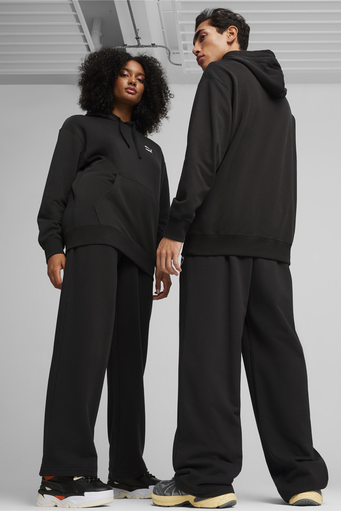 Черные спортивные брюки BETTER CLASSICS Sweatpants (унисекс) 1