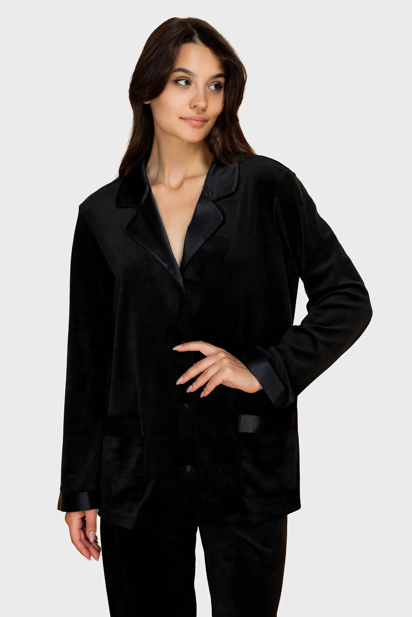 Жіночий чорний велюровий костюм (сорочка, брюки) 3