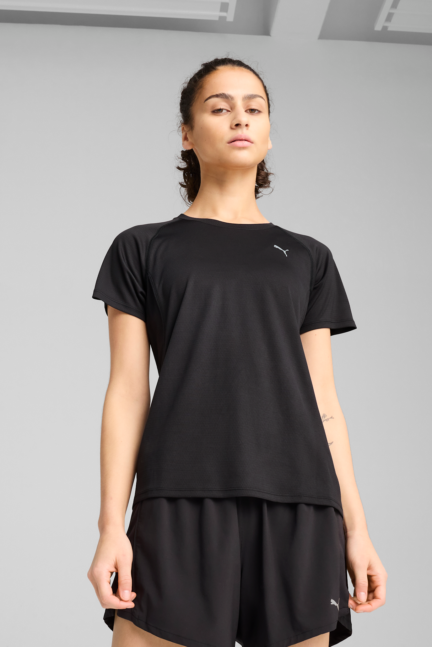 Женская черная футболка VELOCITY Running Tee Women 1