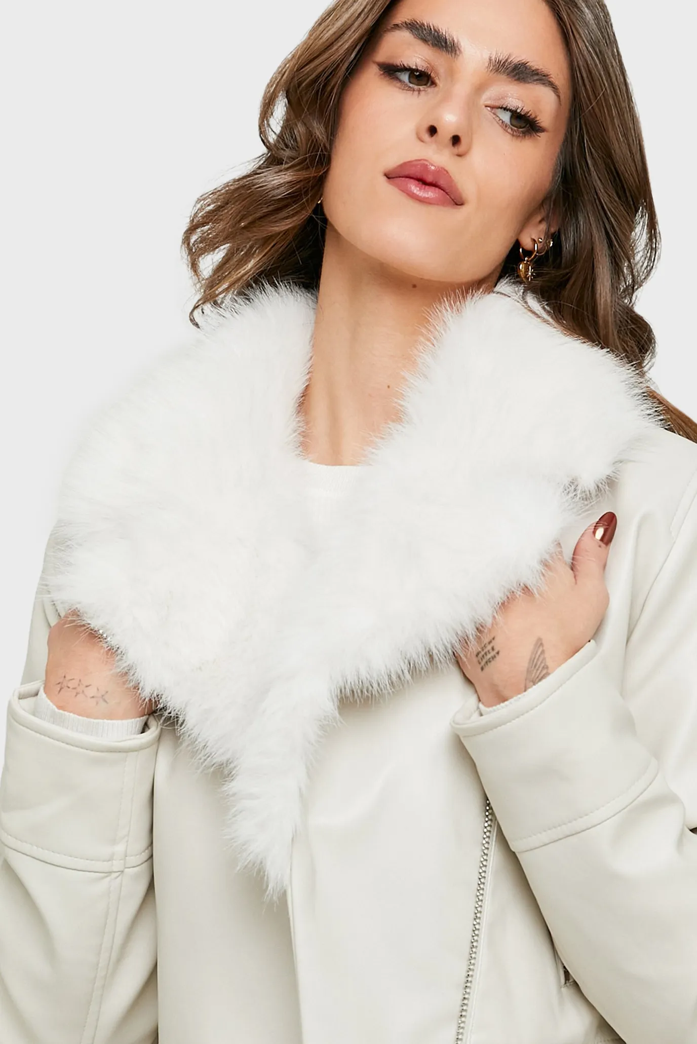 Жіноча біла куртка 2