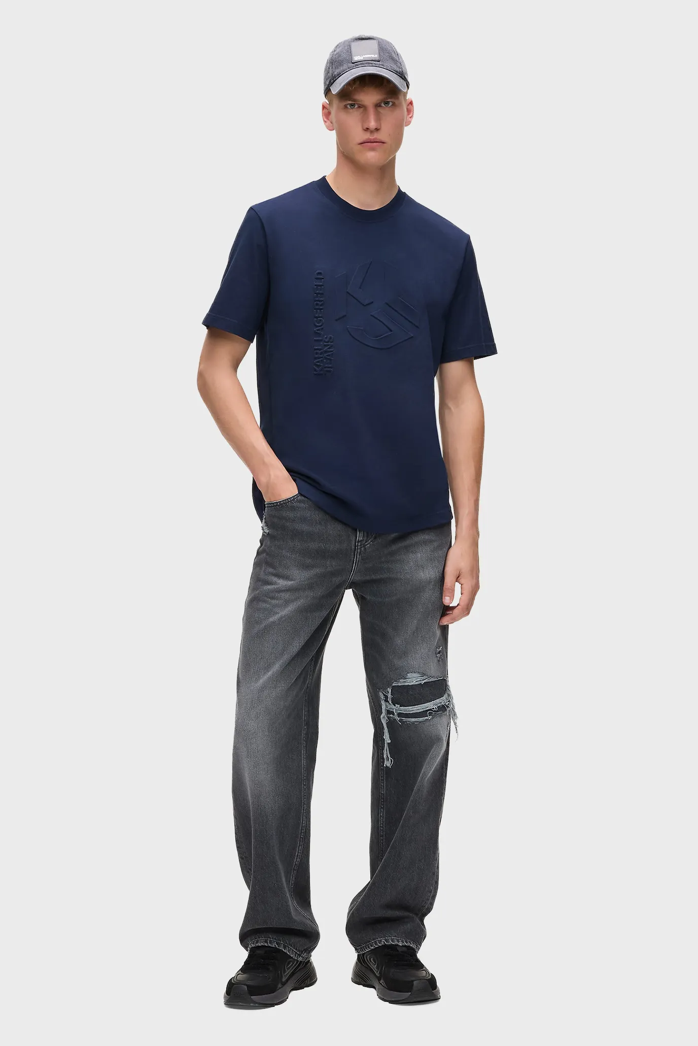 Чоловіча темно-синя футболка embossed 2