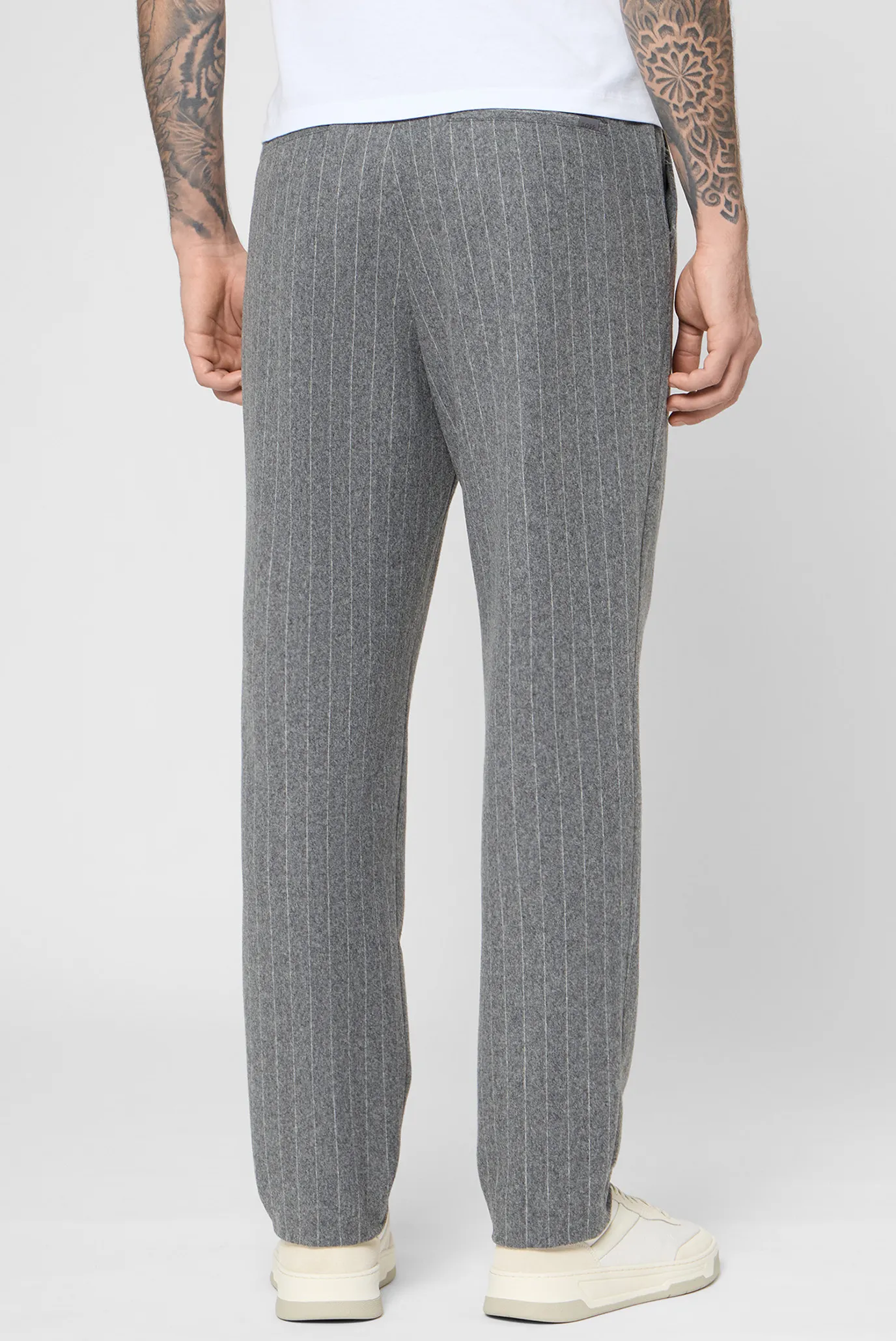 Мужские серые брюки в полоску 3