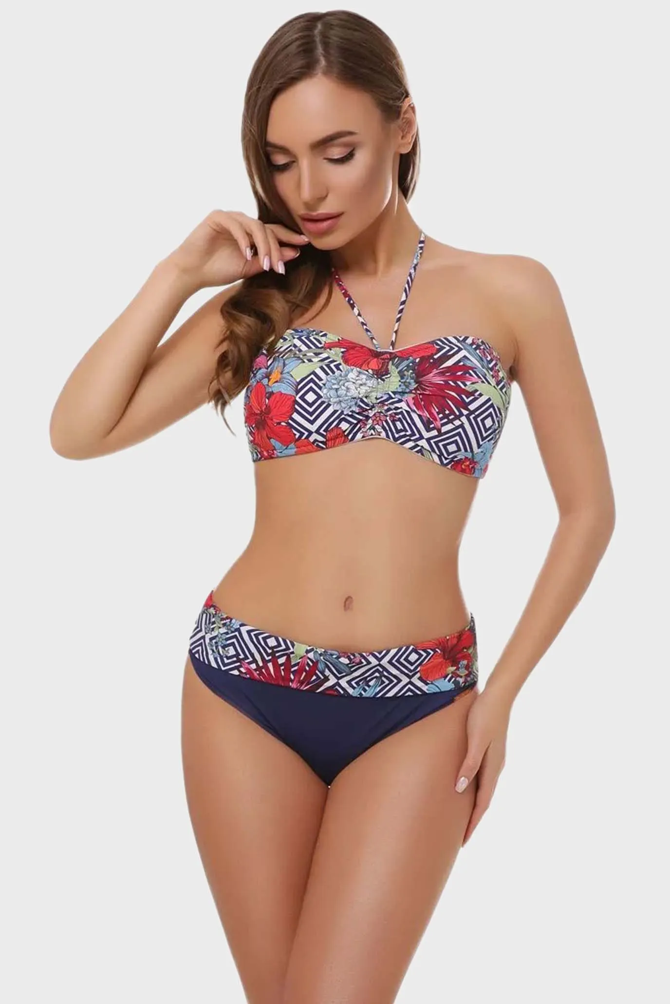 Женский лиф от купальника с узором 1