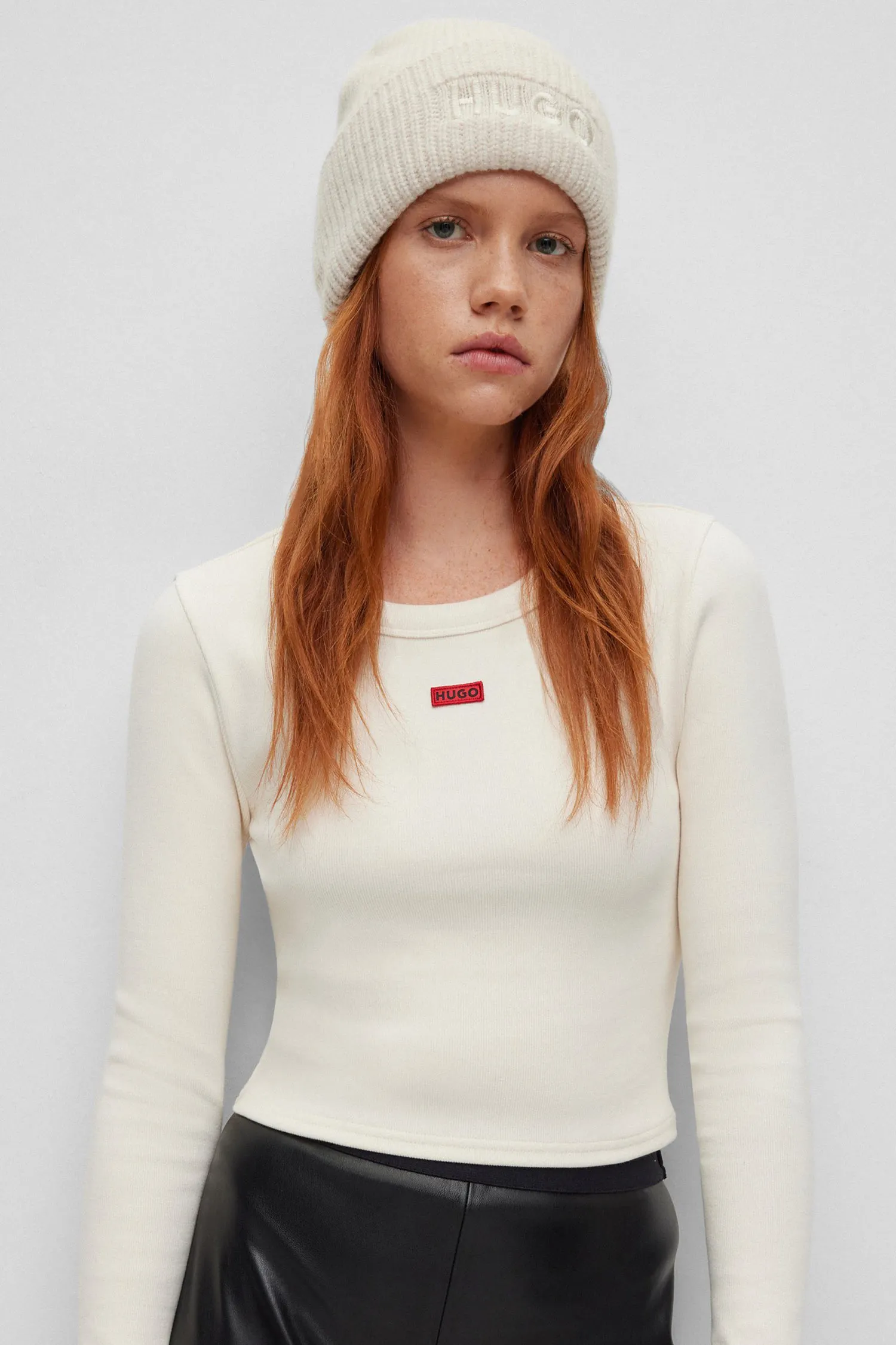 Жіноча біла шапка 5