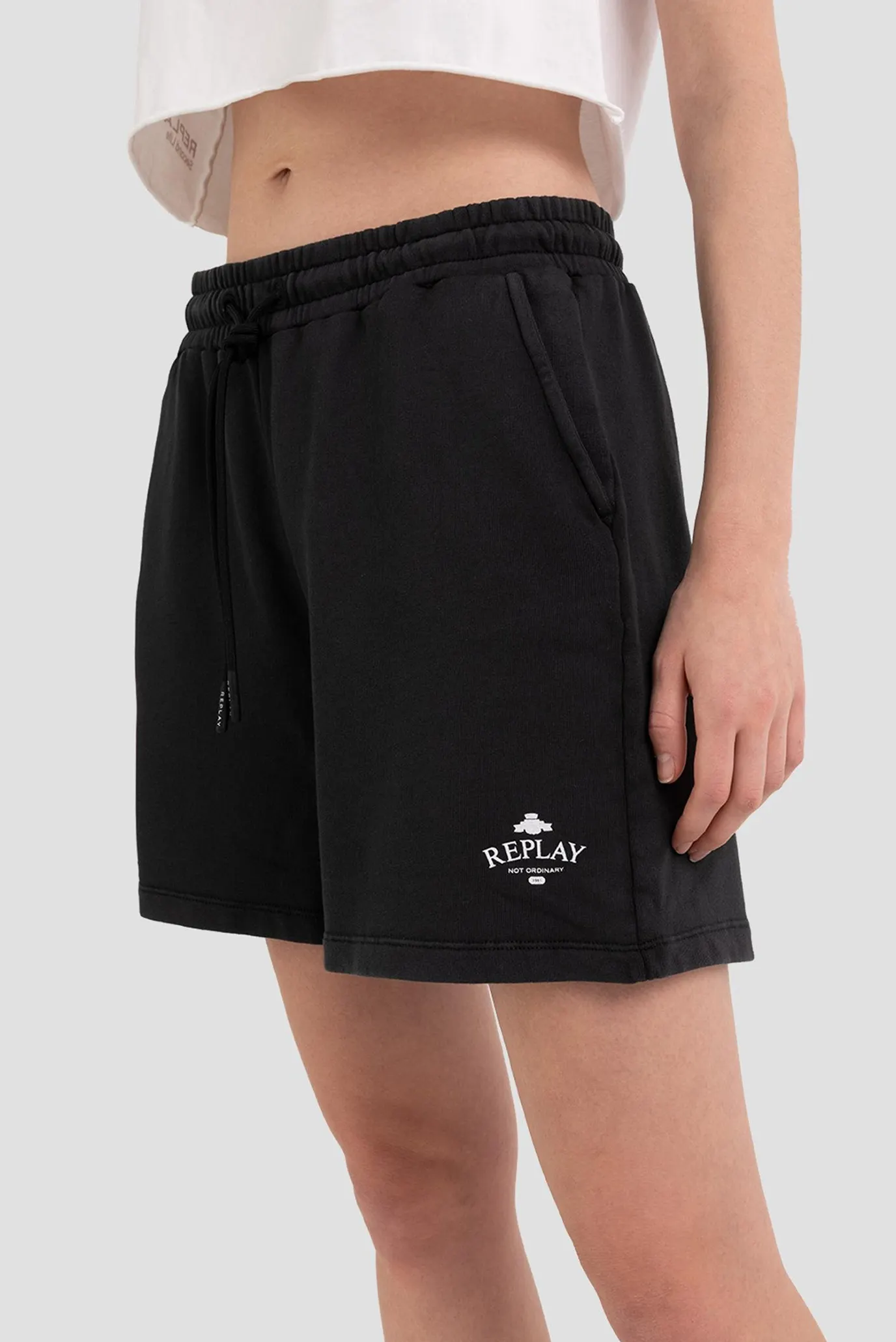 Жіночі чорні шорти 2