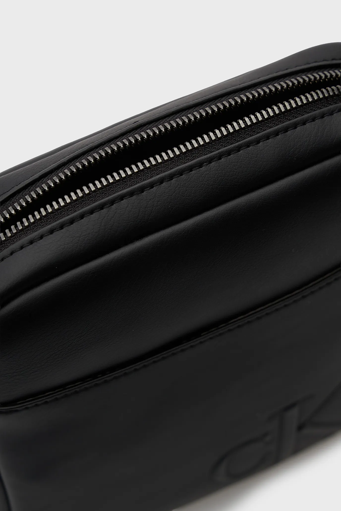 Мужская черная сумка REPORTER 6