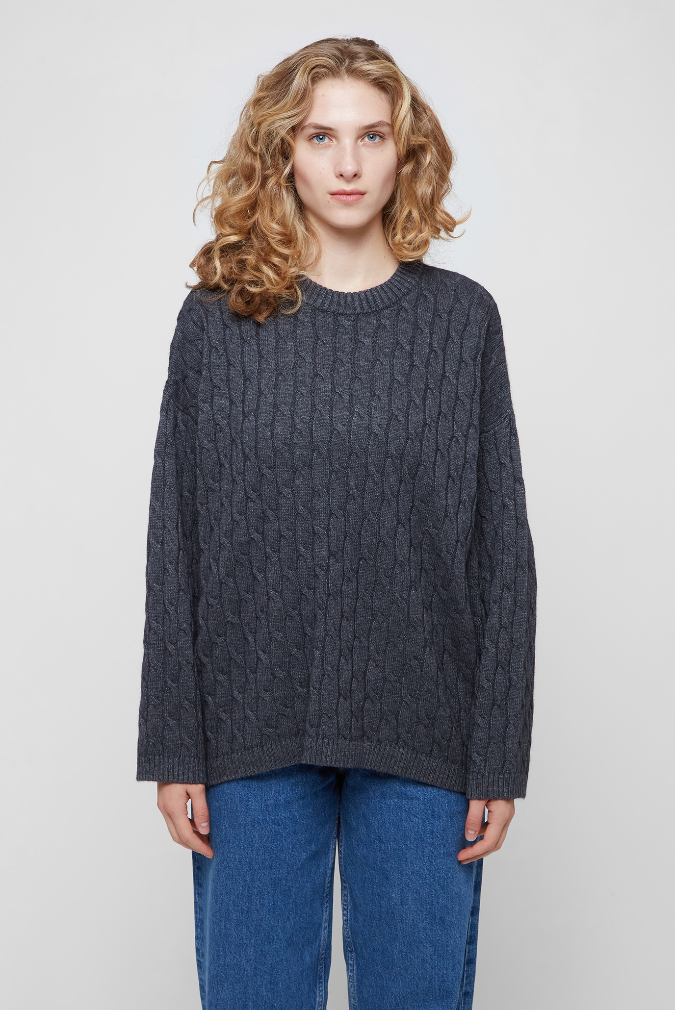Женский темно-серый свитер 1