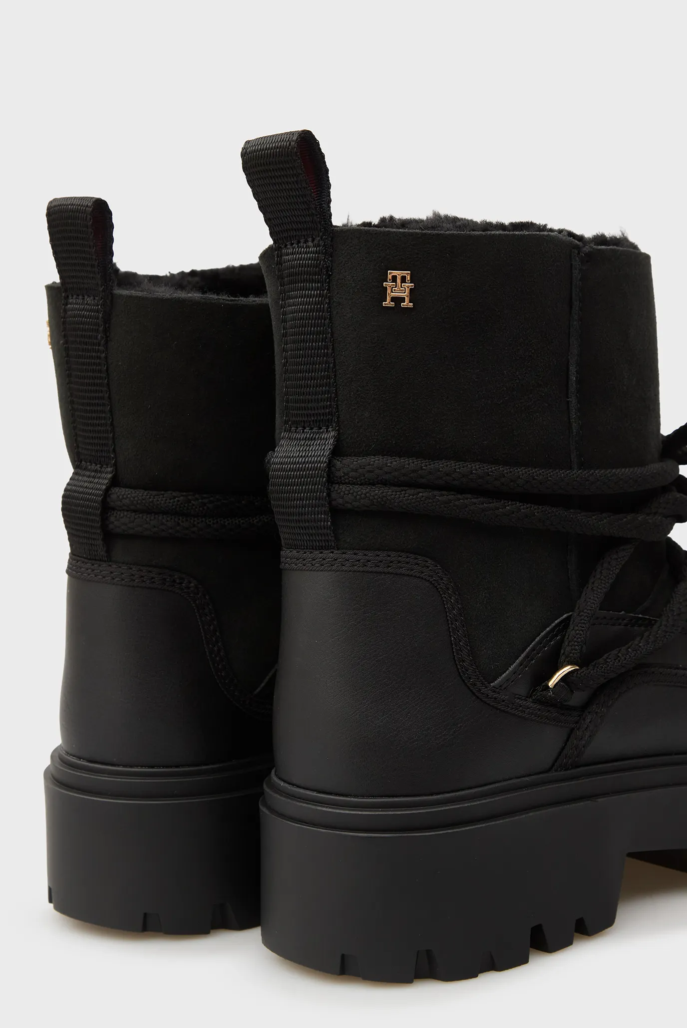 Женские черные кожаные угги SHEARLING 2