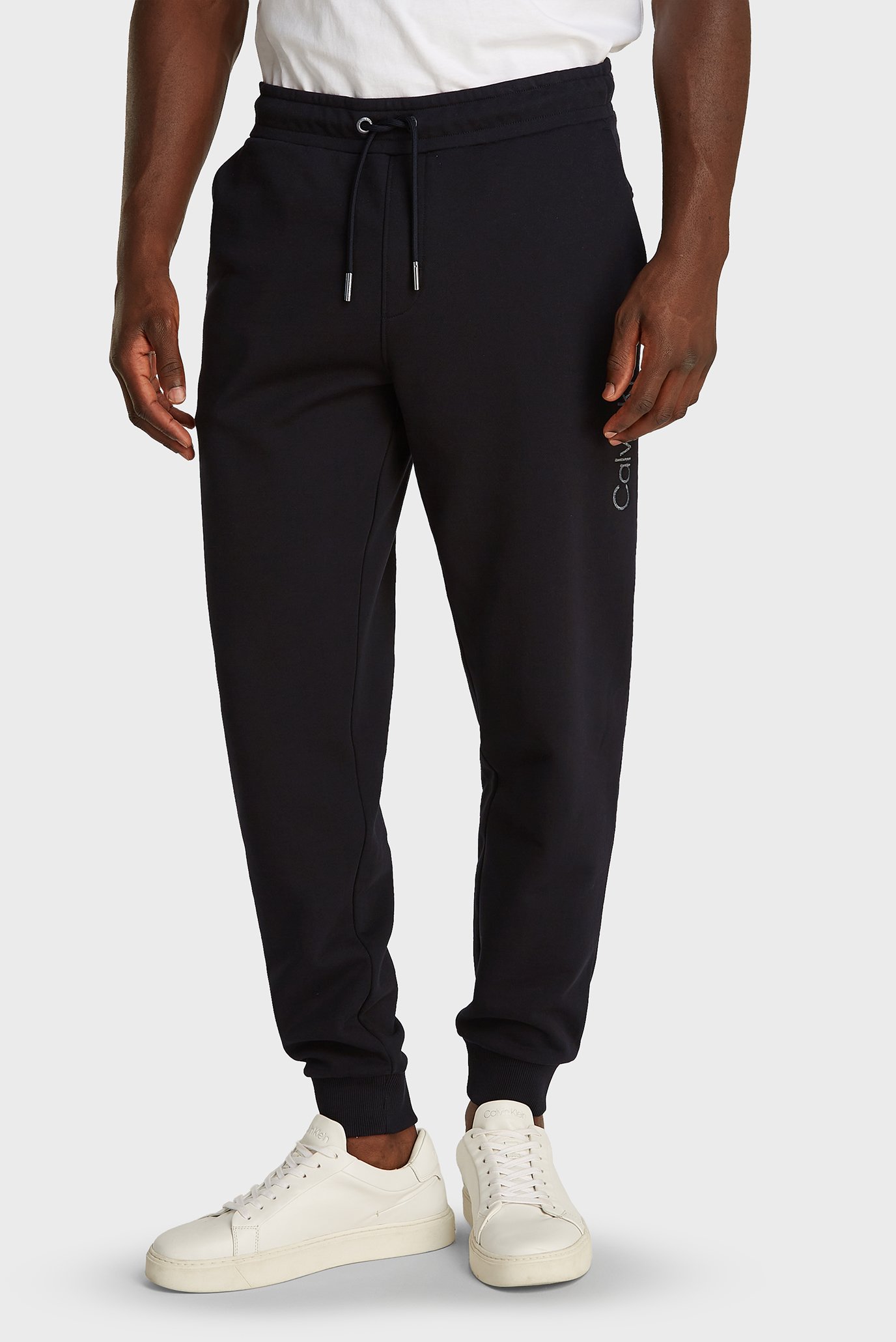 Мужские черные спортивные брюки Черный L Calvin Klein K10K114254 Мужские черные спортивные брюки Черный L Calvin Klein K10K114254