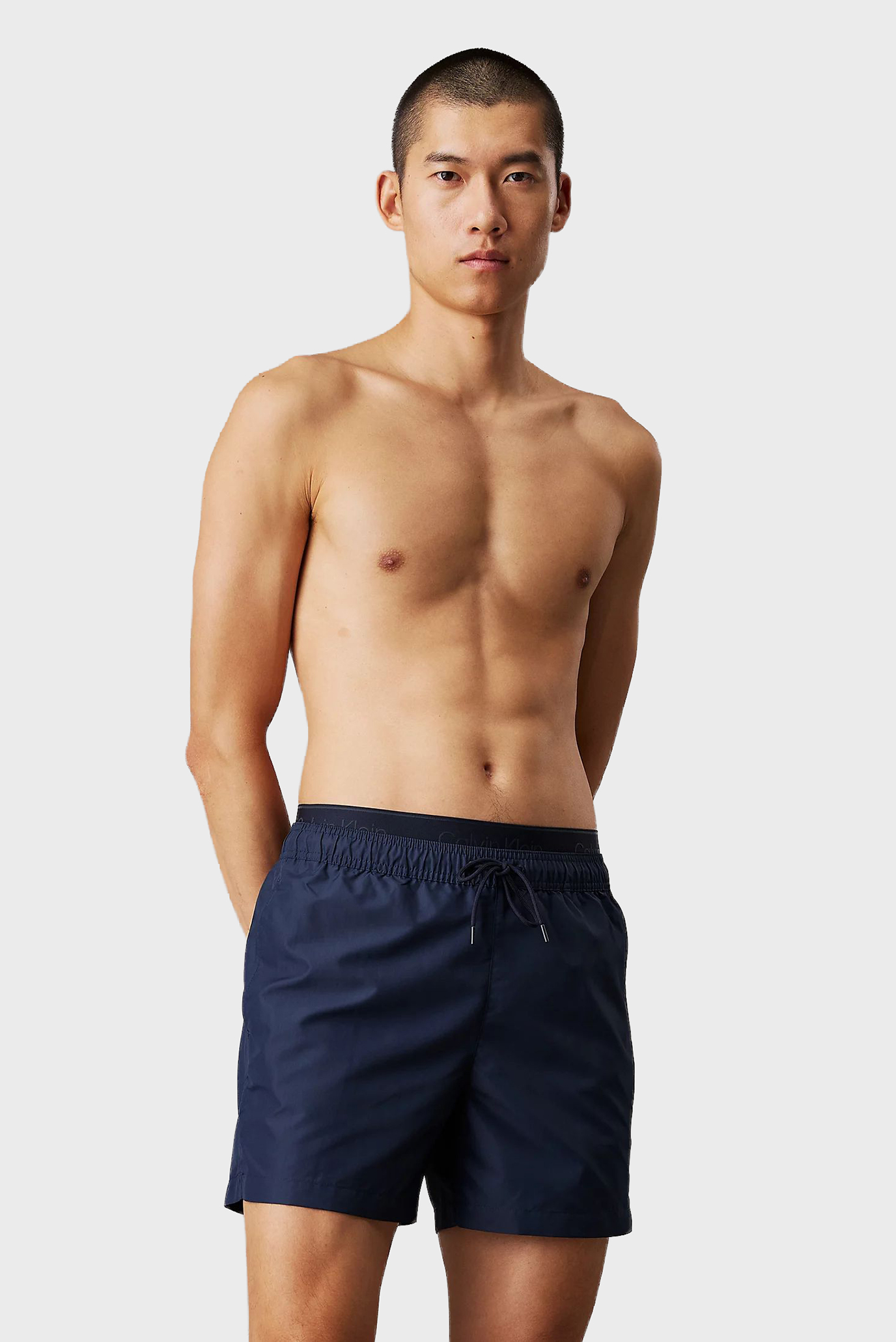 Мужские темно-синие плавательные шорты MEDIUM DRAWSTRING WB Синий L Calvin Klein KM0KM01115 Мужские темно-синие плавательные шорты MEDIUM DRAWSTRING WB Синий L Calvin Klein KM0KM01115