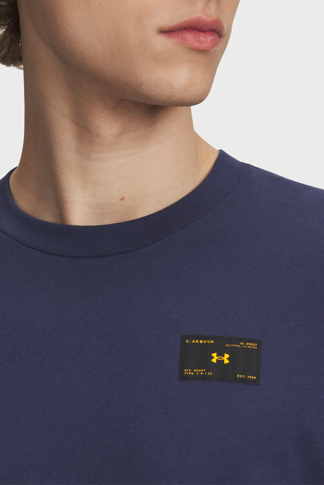 Чоловіча темно-синя футболка UA HWT WOVEN LABEL SS 2