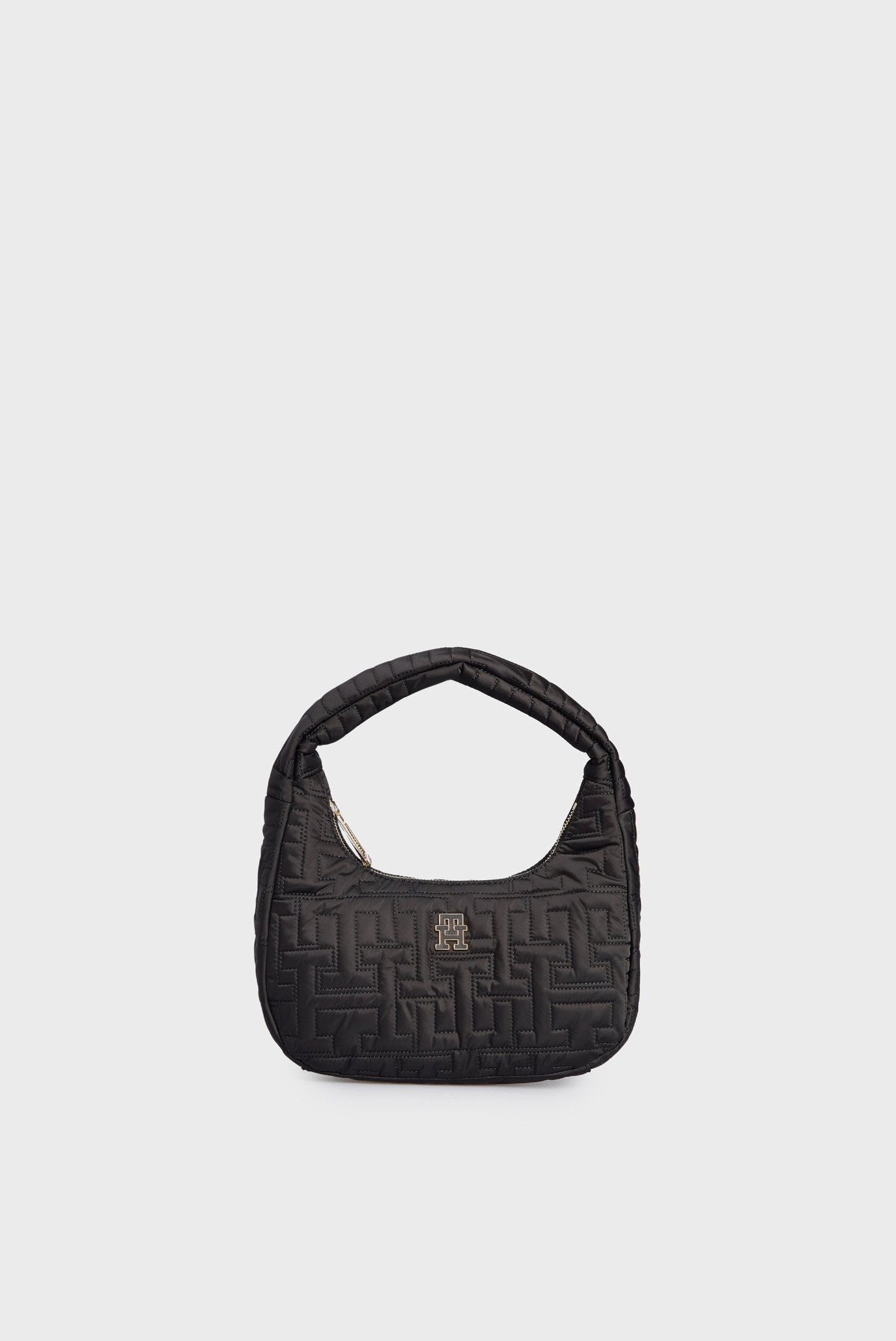 Женская черная сумка TH CHIC NYLON SHOULDER BAG Черный ONESIZE Tommy Hilfiger AW0AW15082 Женская черная сумка TH CHIC NYLON SHOULDER BAG Черный ONESIZE Tommy Hilfiger AW0AW15082