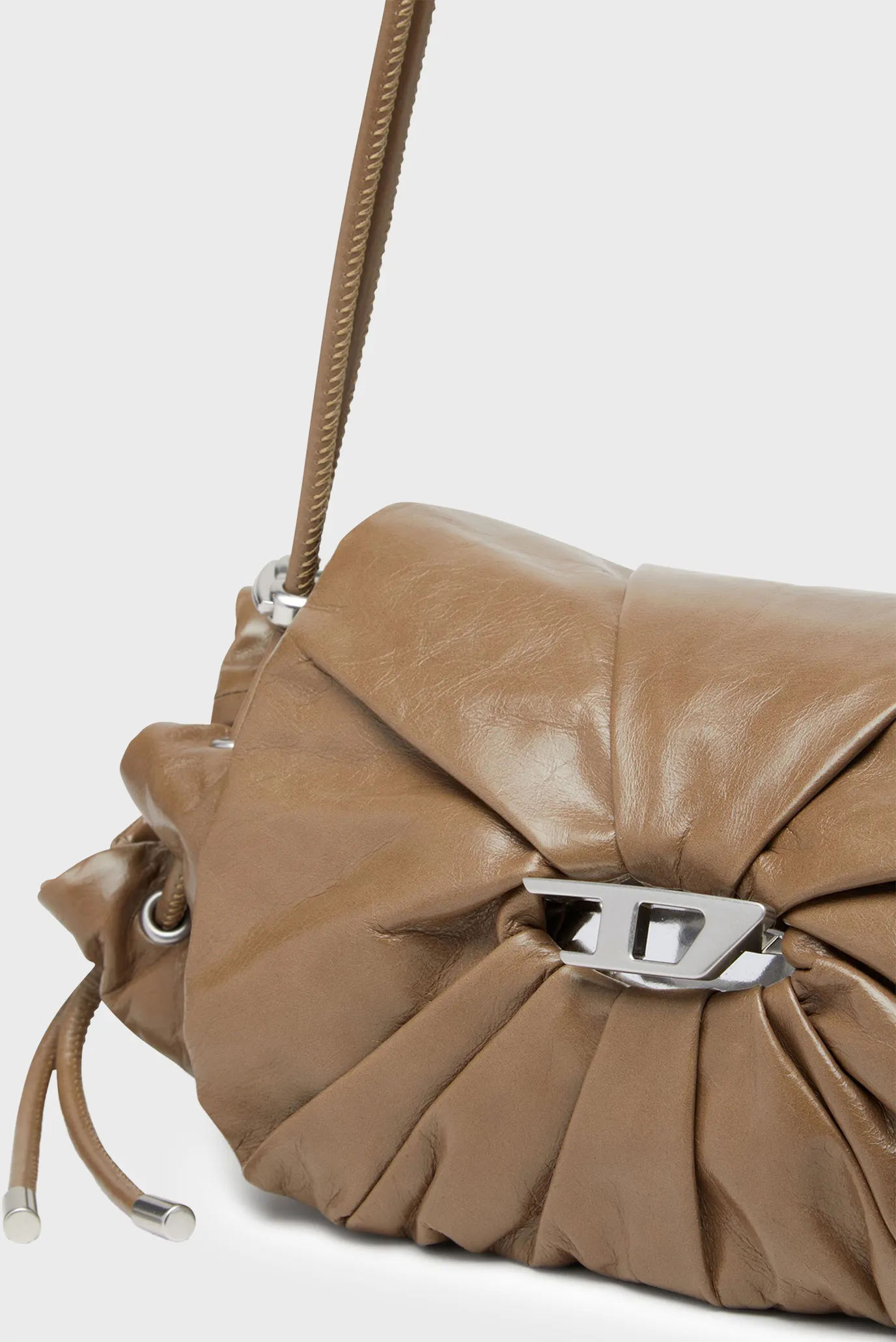 Жіноча бежева шкіряна сумка SCRUNCH-D 6