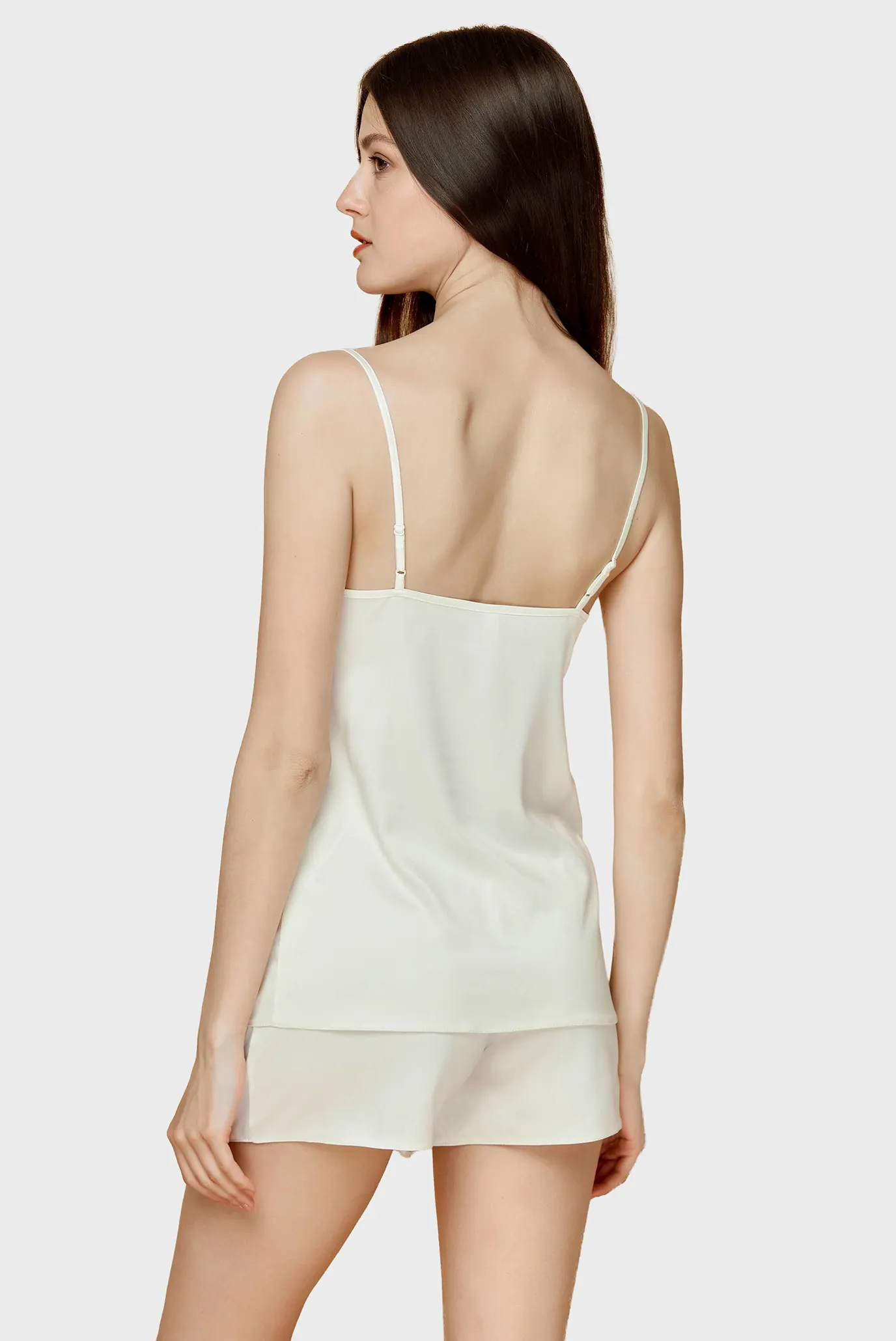 Женская белая пижама (топ, шорты) 2