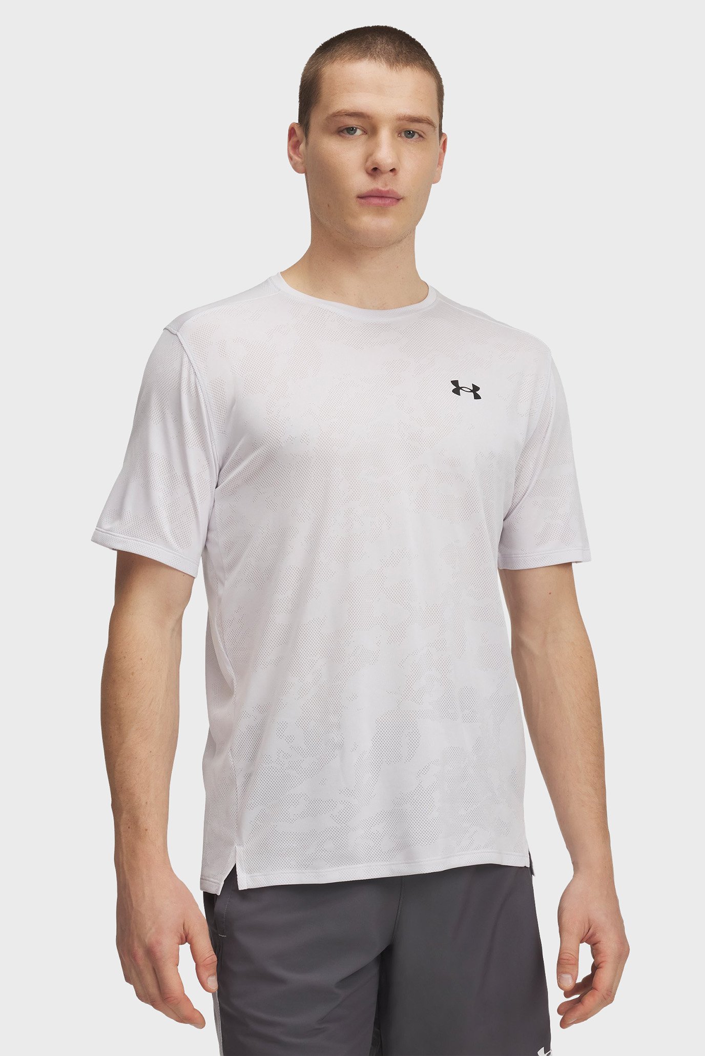 Мужская светло-серая футболка UA Tech Vent Jcqrd SS Серый XXL Under Armour 1390047-023 Мужская светло-серая футболка UA Tech Vent Jcqrd SS Серый XXL Under Armour 1390047-023