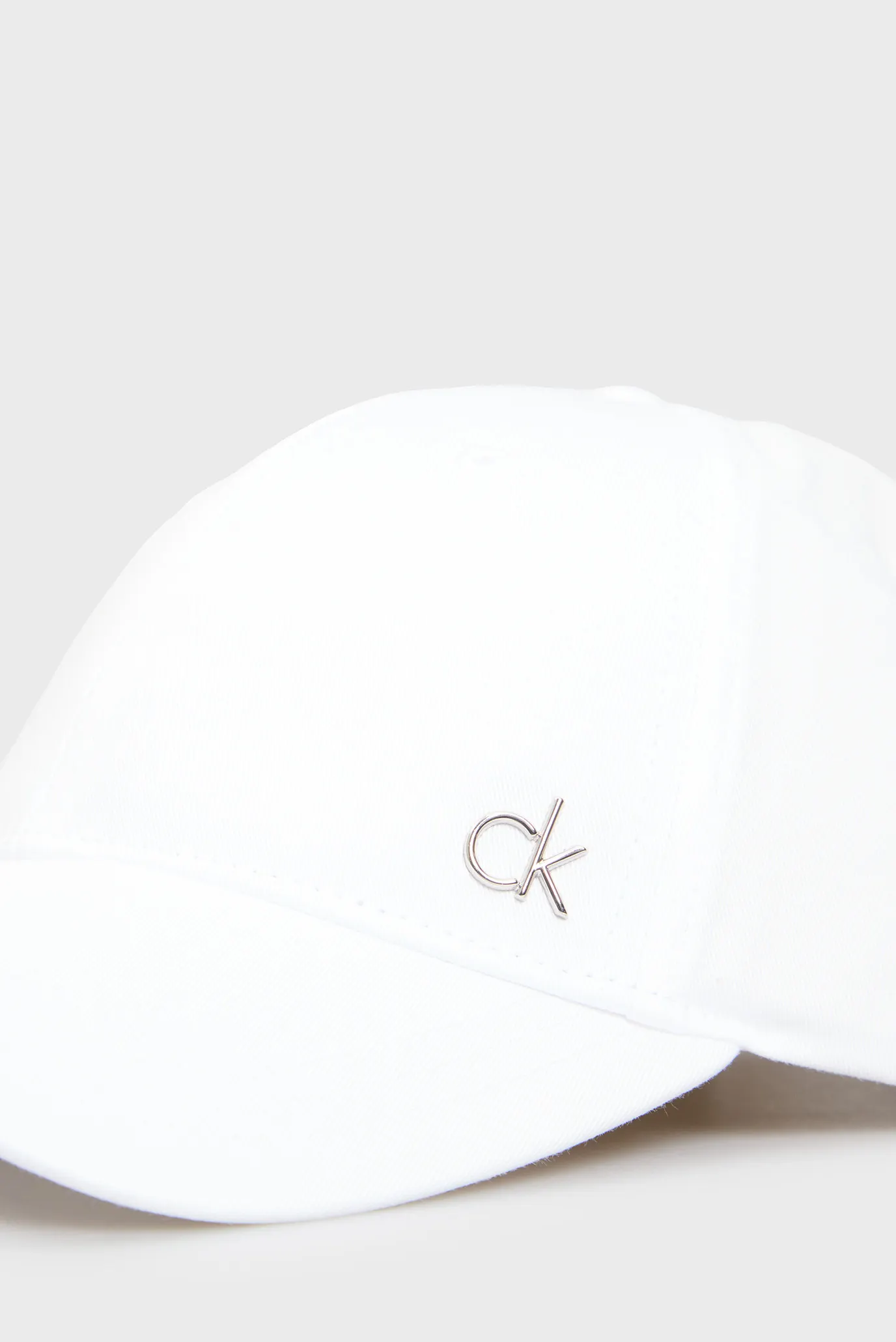 Жіноча біла кепка METAL 3