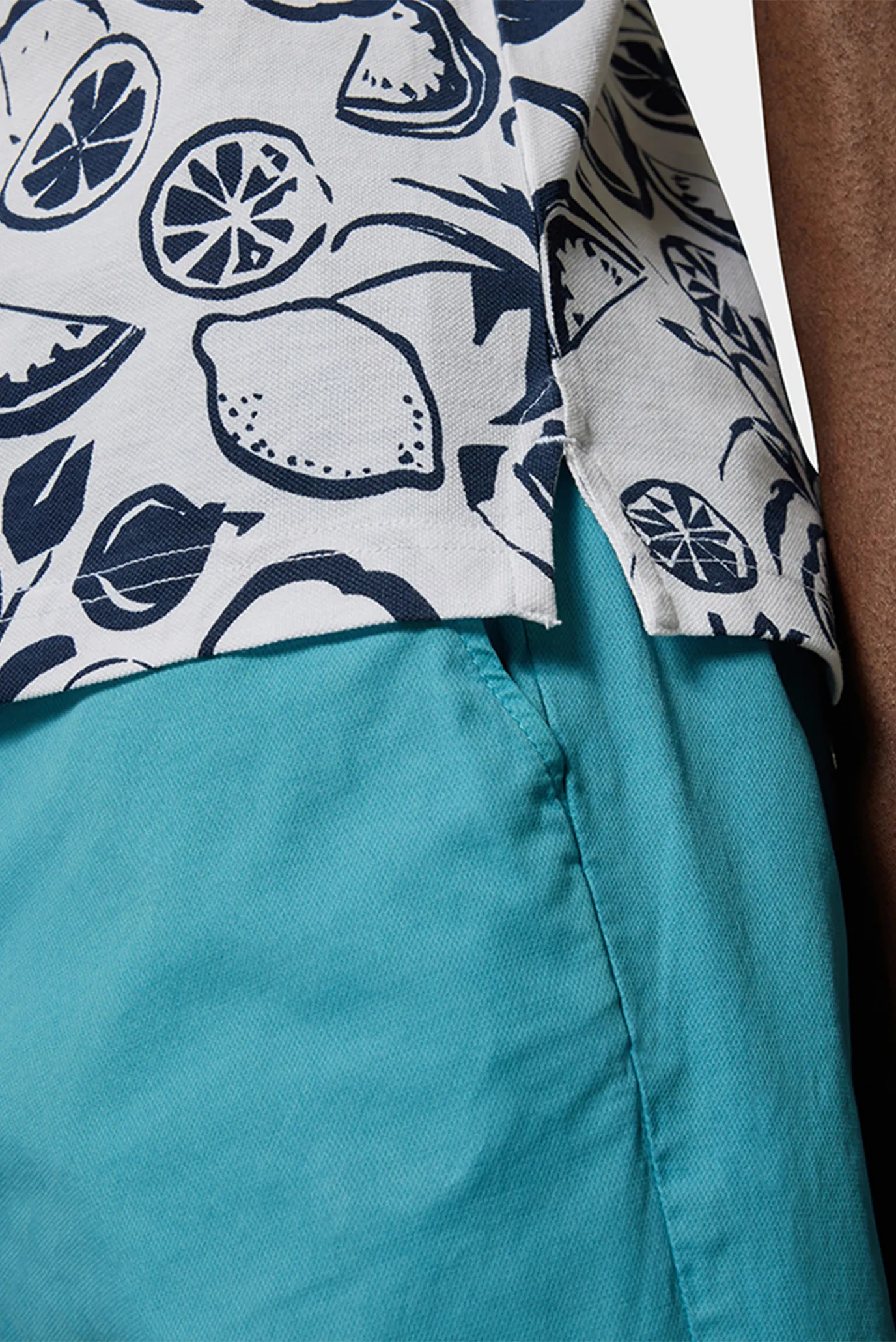 Мужское белое поло с узором 4