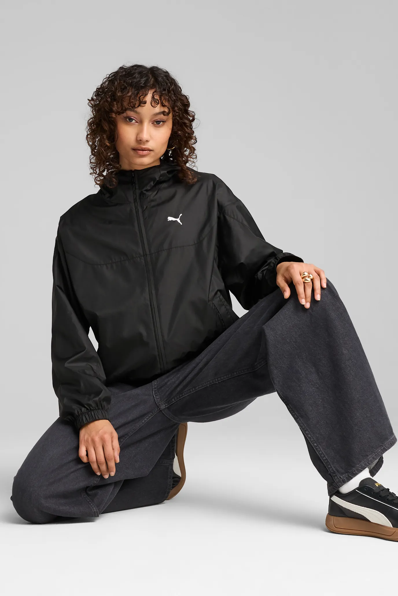 Женская черная ветровка Essentials Relaxed Windbreaker Women