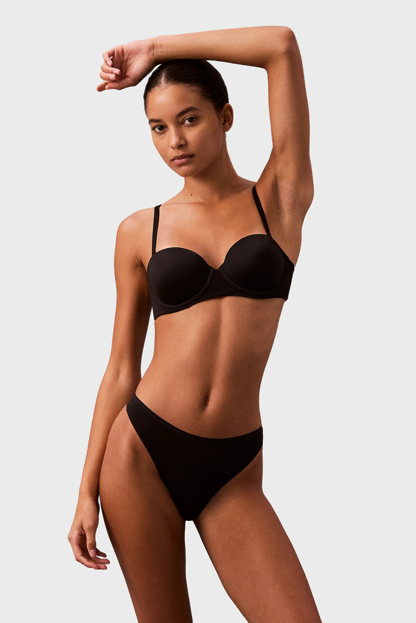 Женские черные трусики THONG Черный S Calvin Klein LV00QF7820 Женские черные трусики THONG Черный S Calvin Klein LV00QF7820