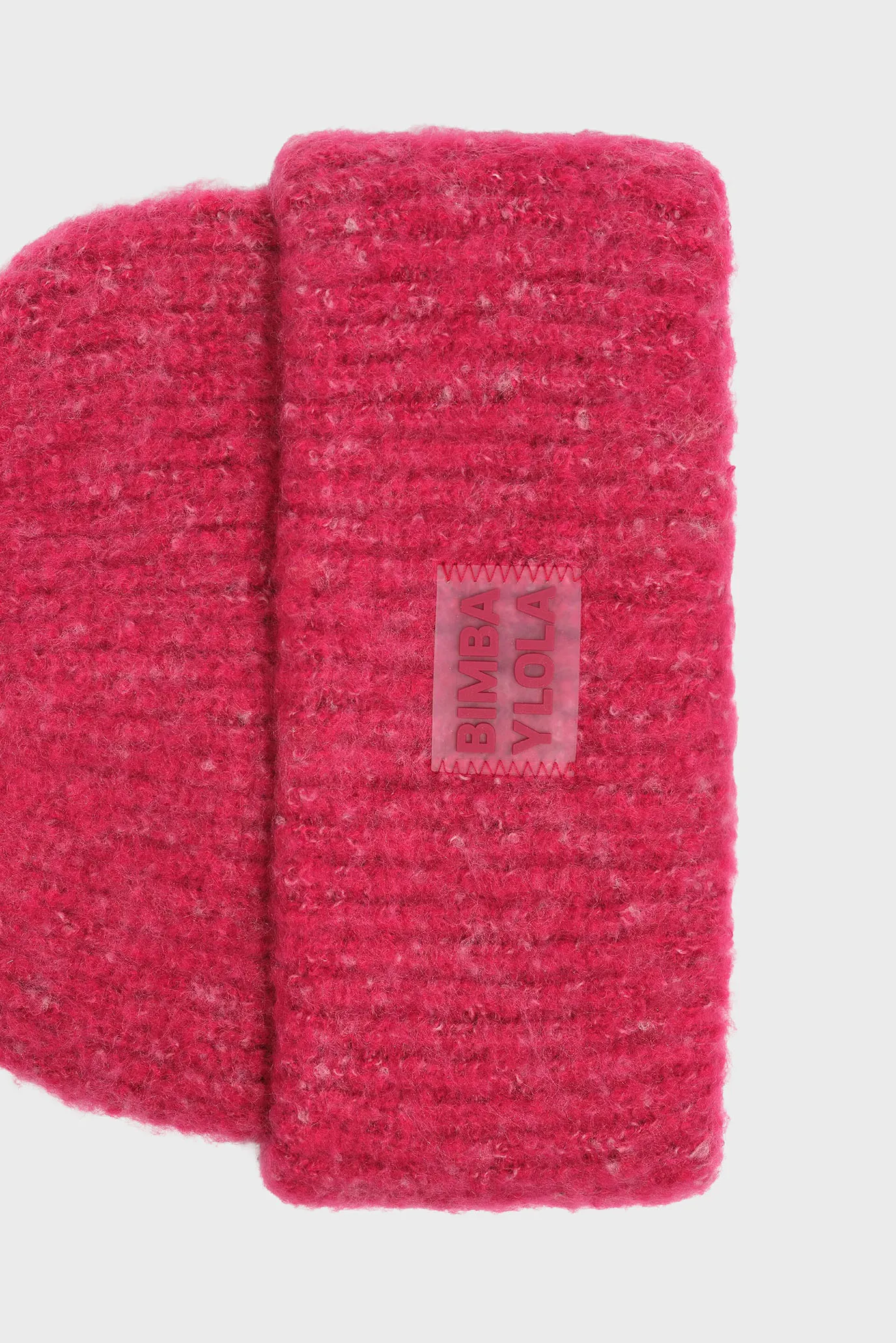 Жіноча малинова шапка 2