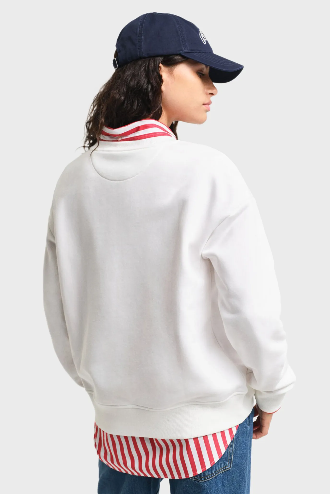 Женский белый свитшот SHIELD C-NECK 3