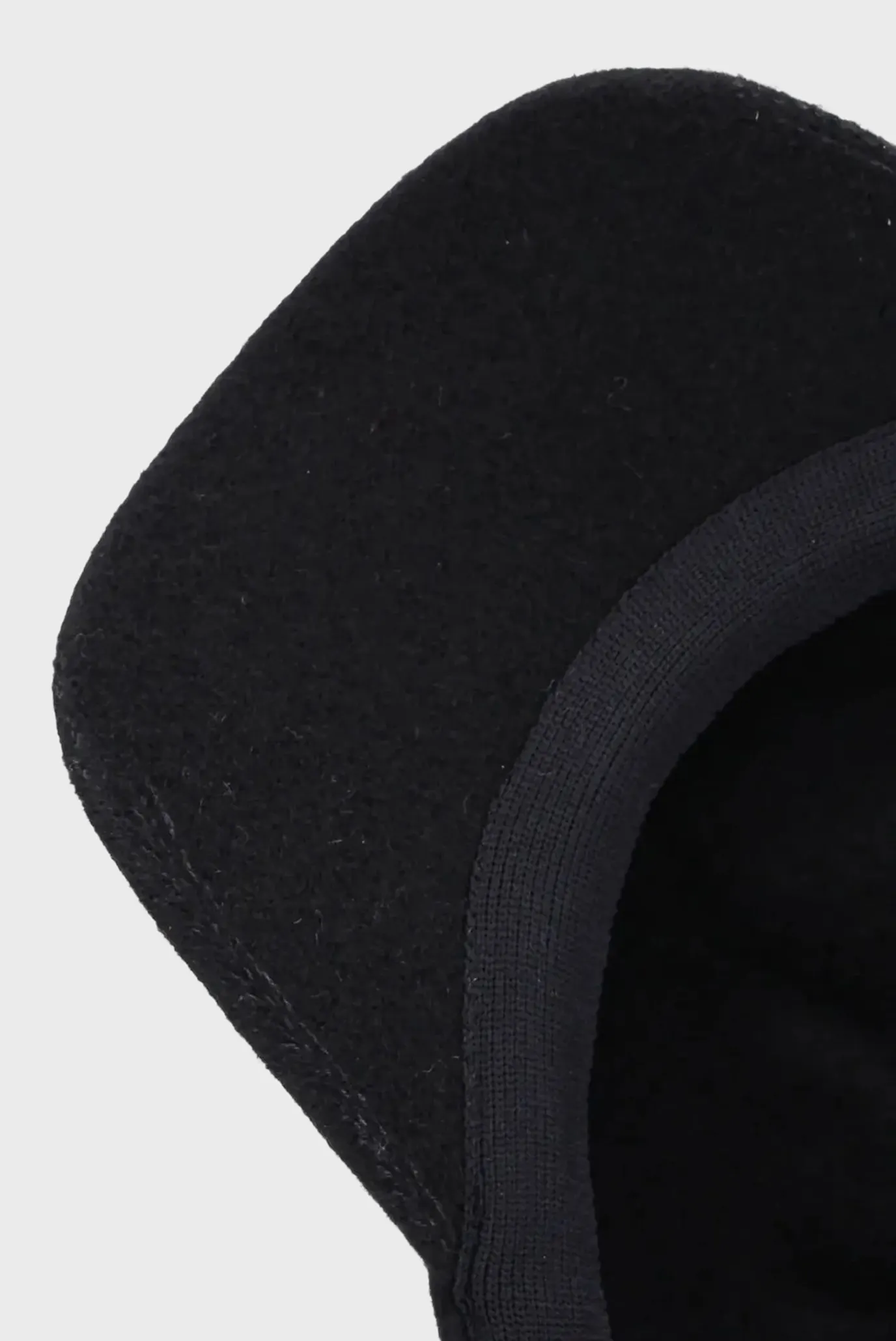 Женская черная шерстяная кепка 3