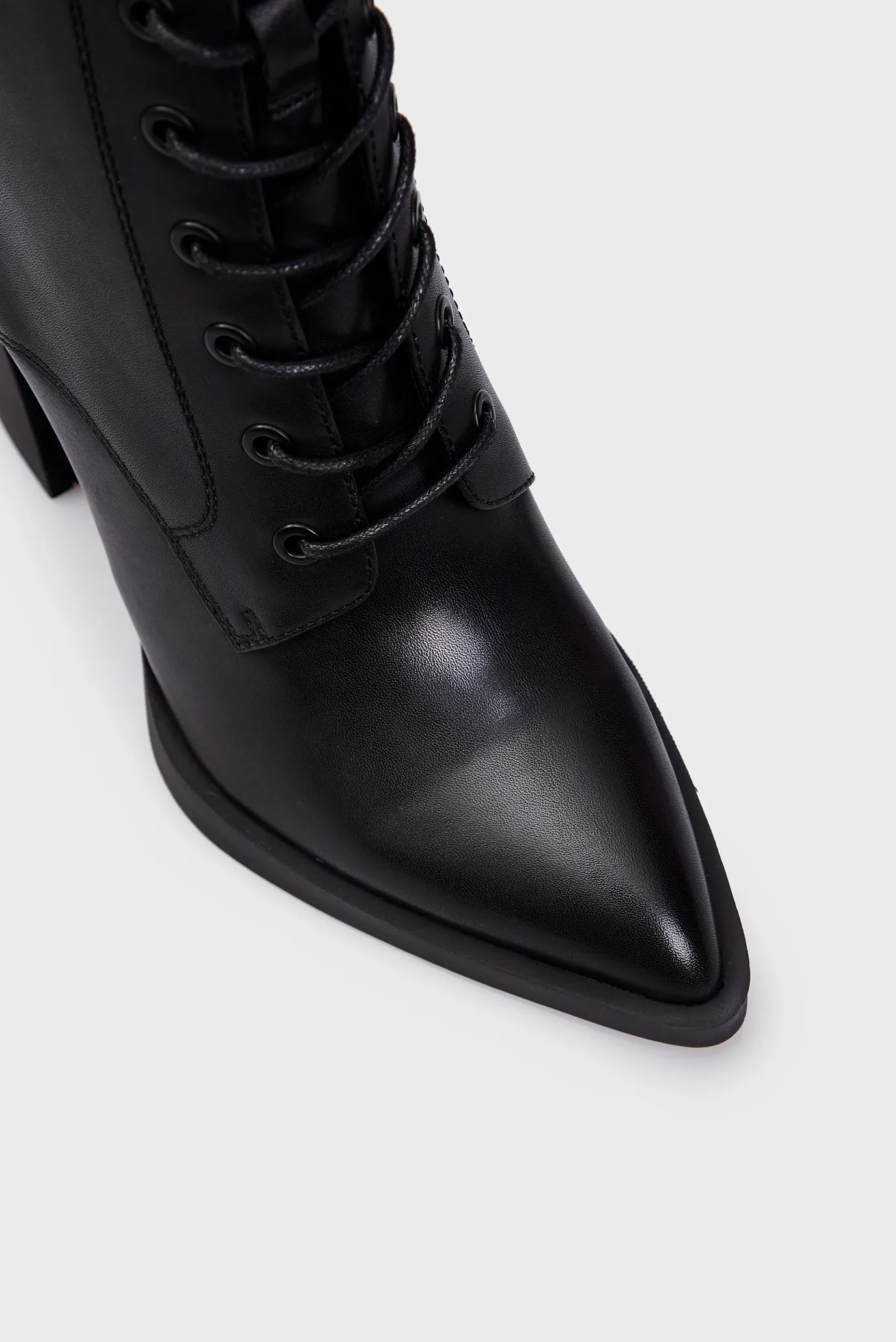 Женские черные кожаные ботильоны Tora 4