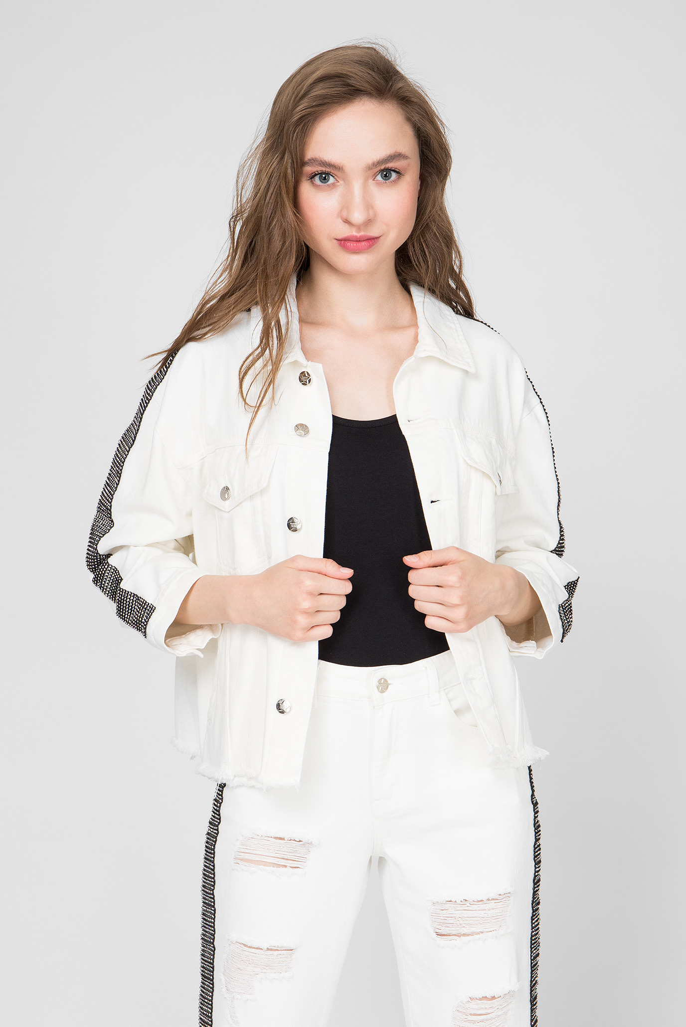 Женская белая джинсовая куртка 1