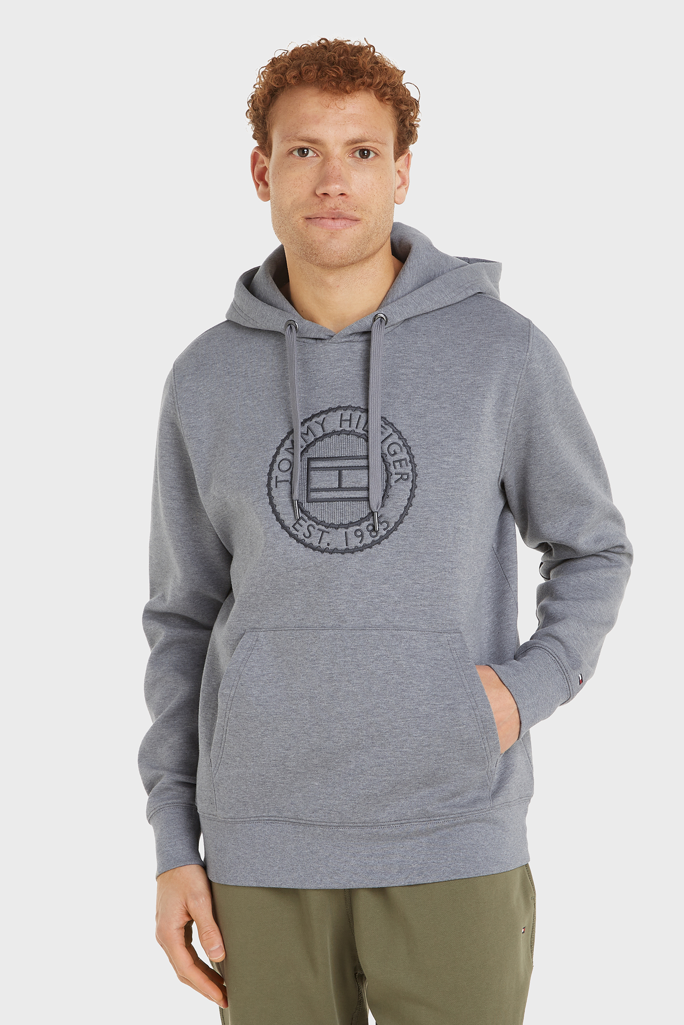 Мужское серое худи FLAG ROUNDLE EMBRO HOODY Серый M Tommy Hilfiger MW0MW35532 Мужское серое худи FLAG ROUNDLE EMBRO HOODY Серый M Tommy Hilfiger MW0MW35532