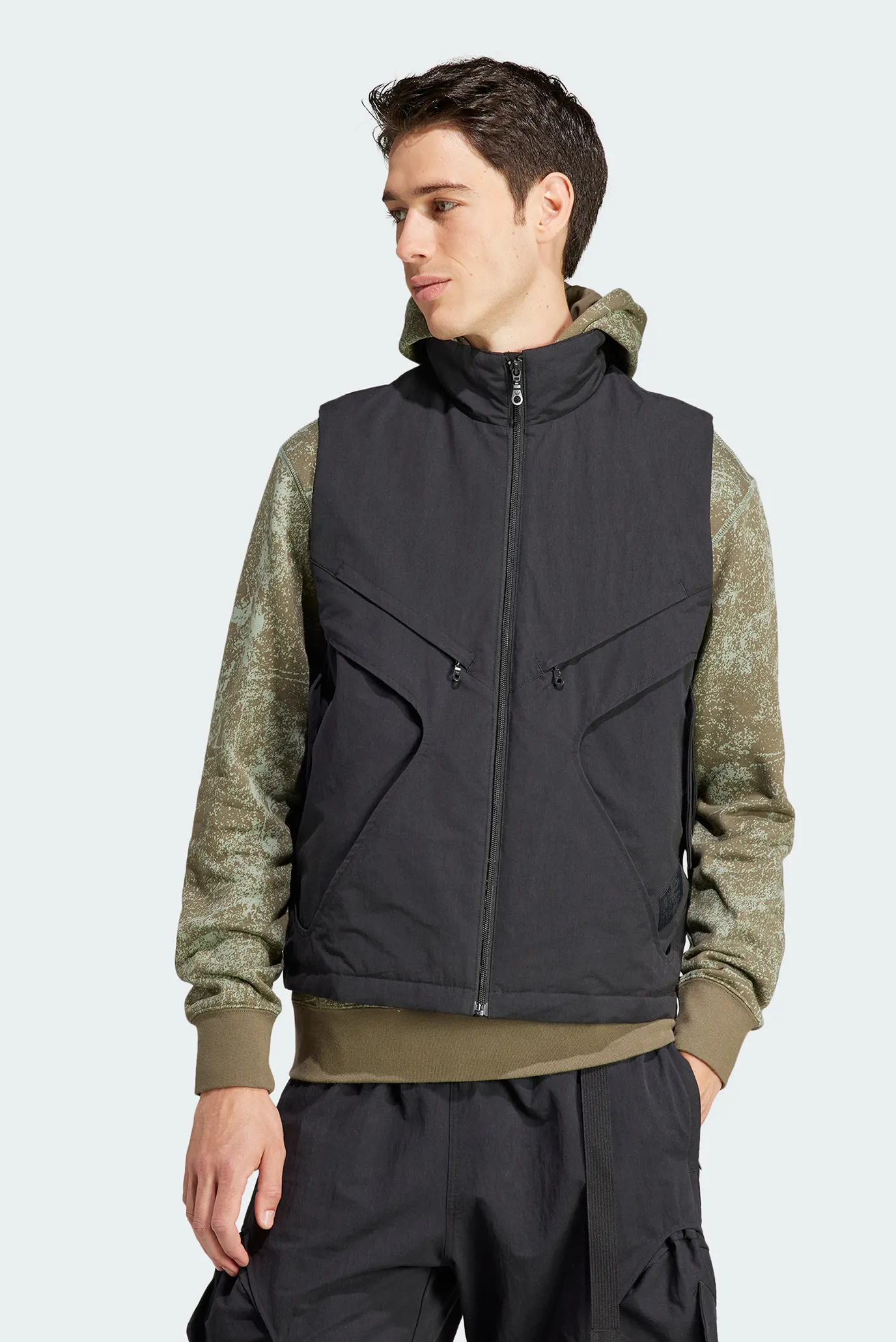 Чоловічий чорний жилет adidas Adventure Premium Multi-Pocket
