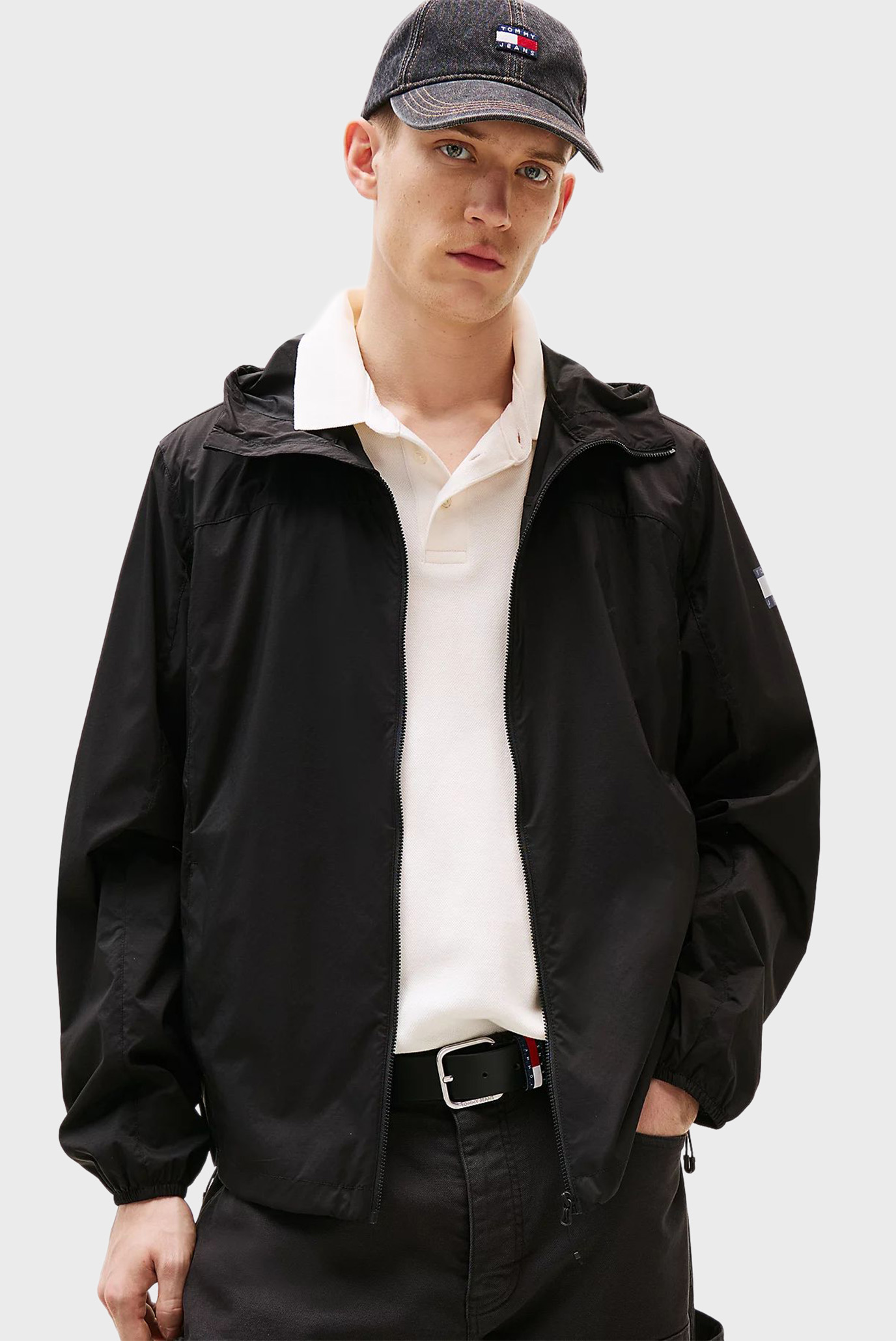 Мужская черная ветровка OUTDOOR SHELL Черный L Tommy Jeans DM0DM21669 Мужская черная ветровка OUTDOOR SHELL Черный L Tommy Jeans DM0DM21669
