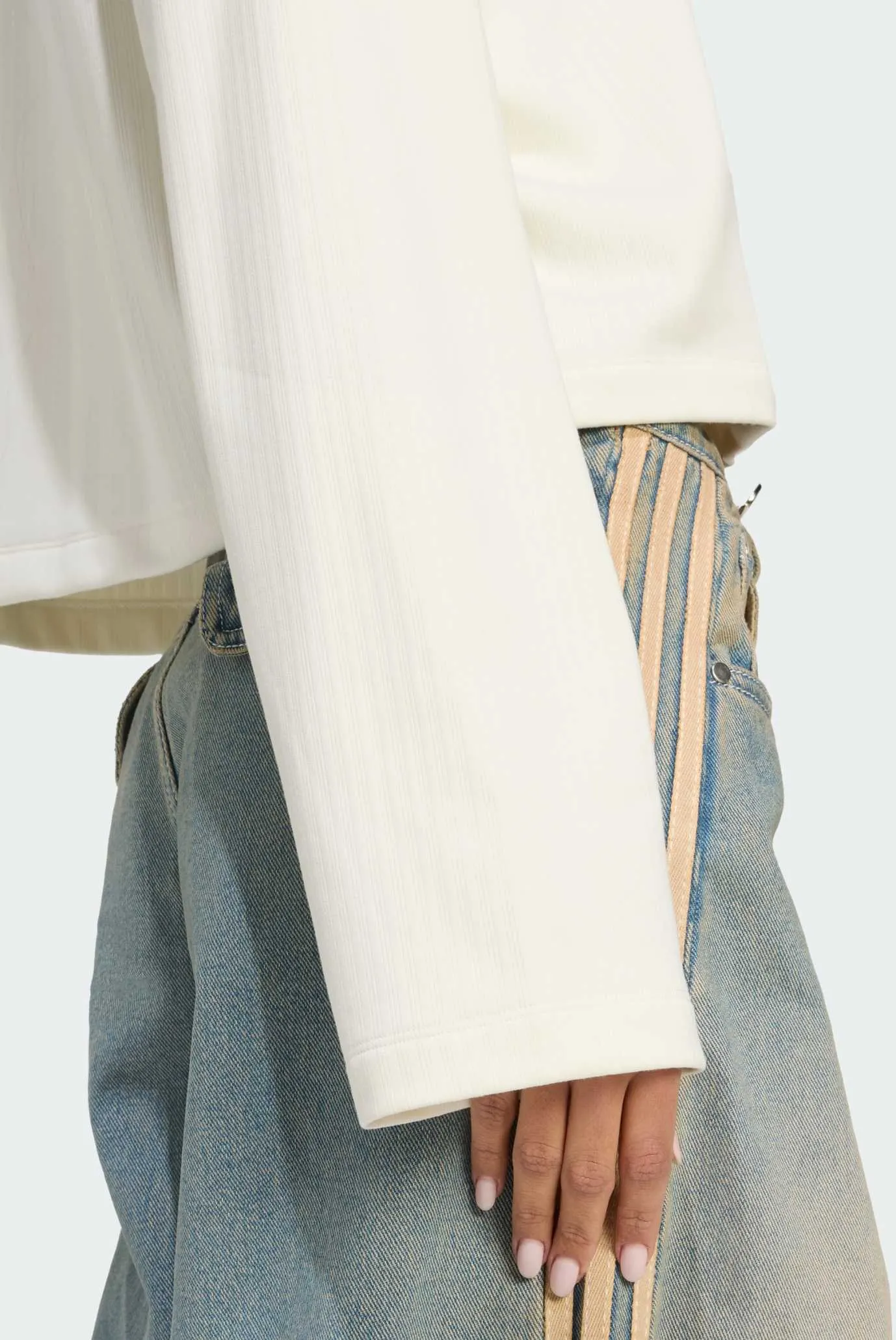 Жіночий білий лонгслів Essentials Winterized Wide Rib 5