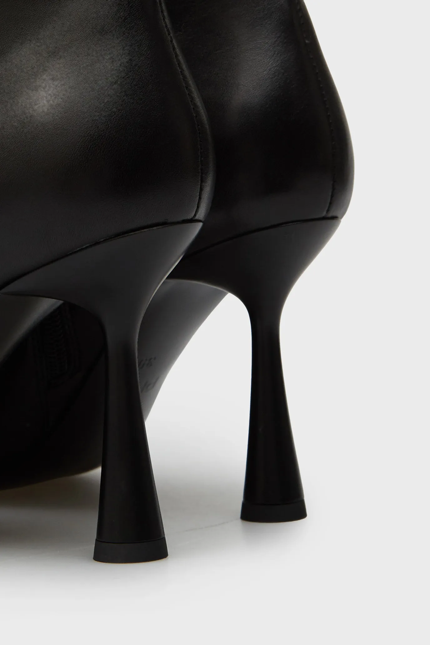 Женские черные кожаные ботильоны Daiquiri 2