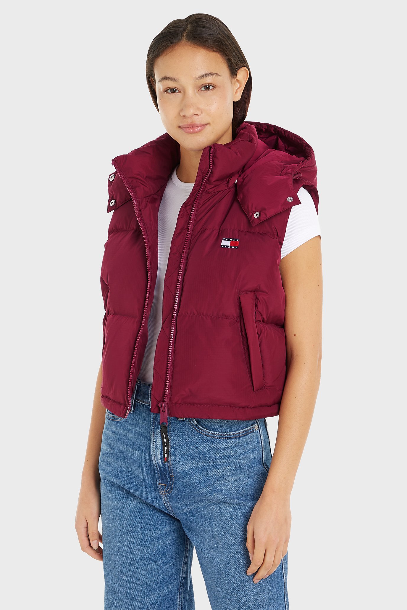 Женский бордовый пуховой жилет TJW CRP ALASKA PUFFER VEST Бордовый S Tommy Jeans DW0DW18611 Женский бордовый пуховой жилет TJW CRP ALASKA PUFFER VEST Бордовый S Tommy Jeans DW0DW18611