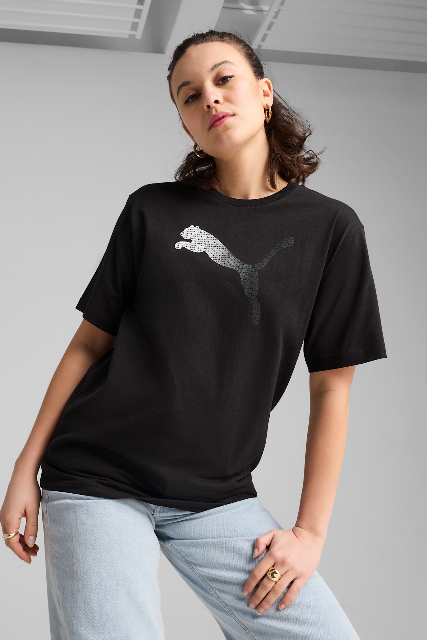 Женская черная футболка HER Graphic Relaxed Tee Women 1