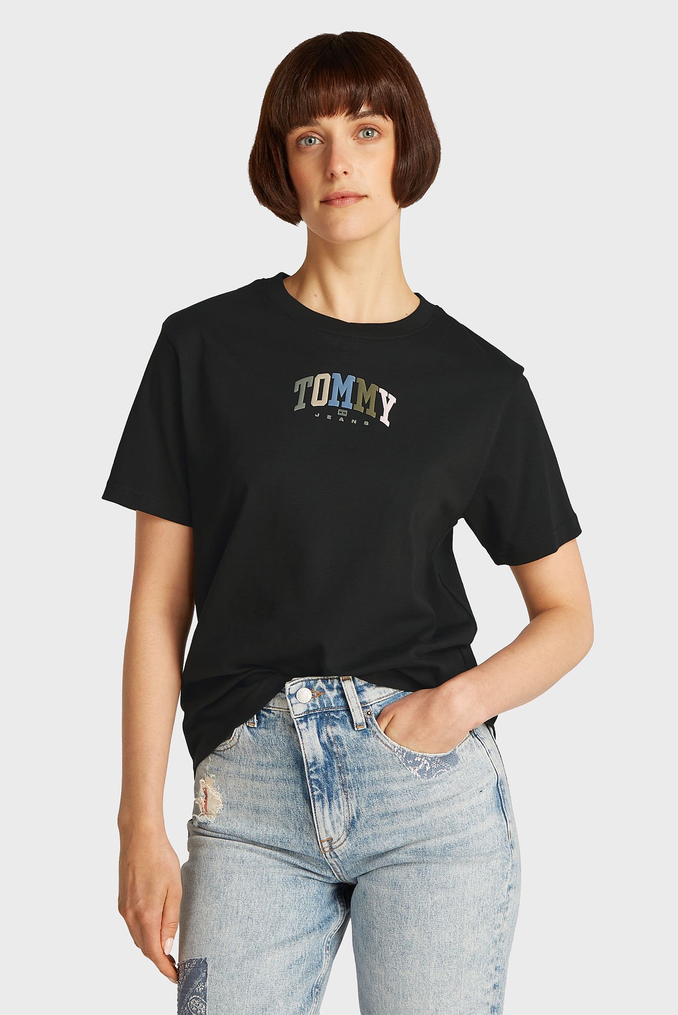 Женская черная футболка RLX COLOR VARSITY Черный S Tommy Jeans DW0DW21337 Женская черная футболка RLX COLOR VARSITY Черный S Tommy Jeans DW0DW21337