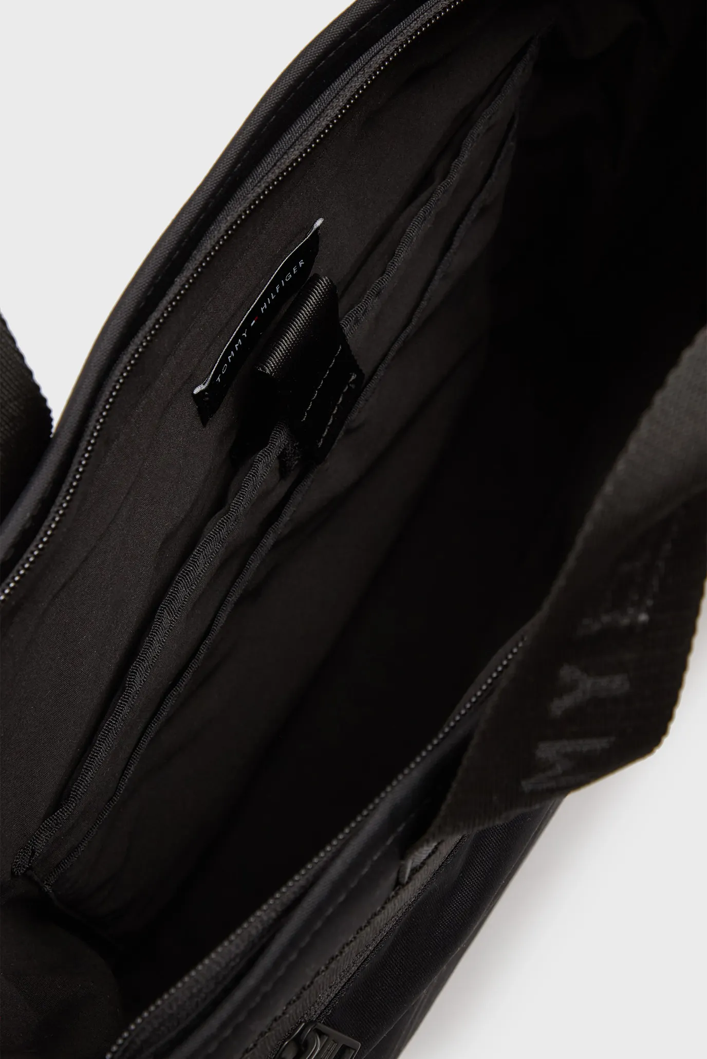 Чоловіча чорна сумка COMMUTER 5