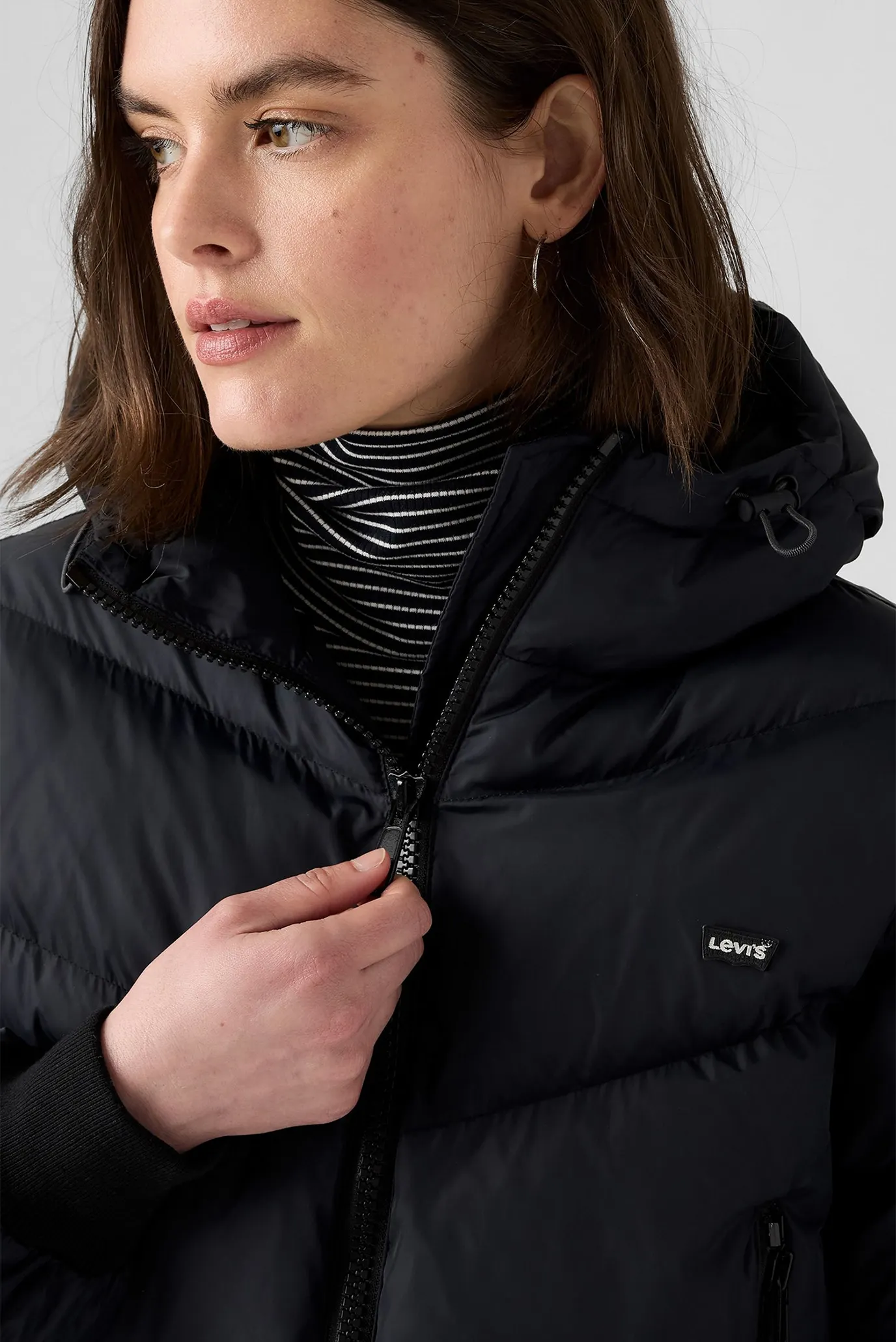 Жіноча чорна куртка 4