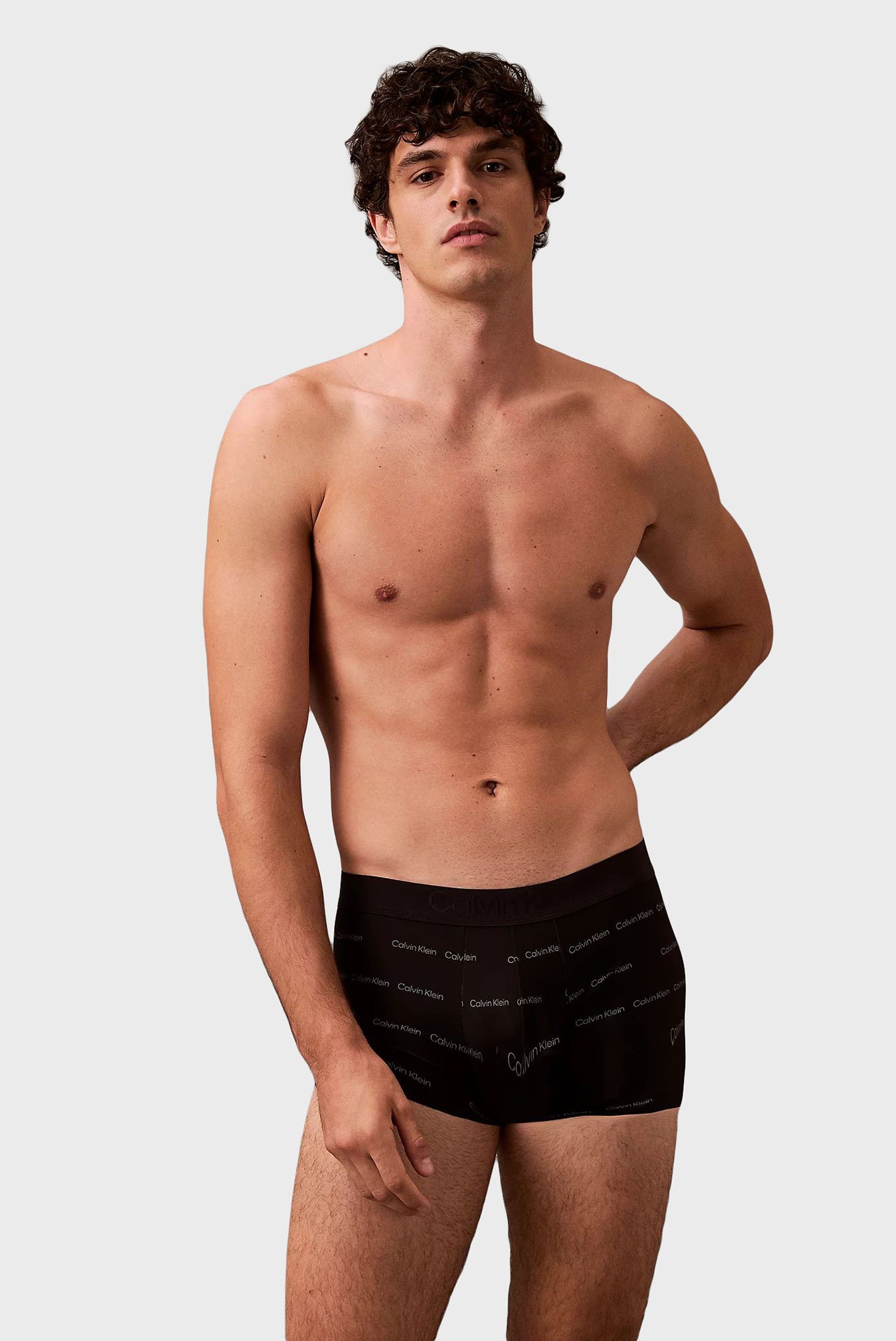 Мужские черные боксеры с узором LOW RISE TRUNK Черный S Calvin Klein 000NB4061A Мужские черные боксеры с узором LOW RISE TRUNK Черный S Calvin Klein 000NB4061A