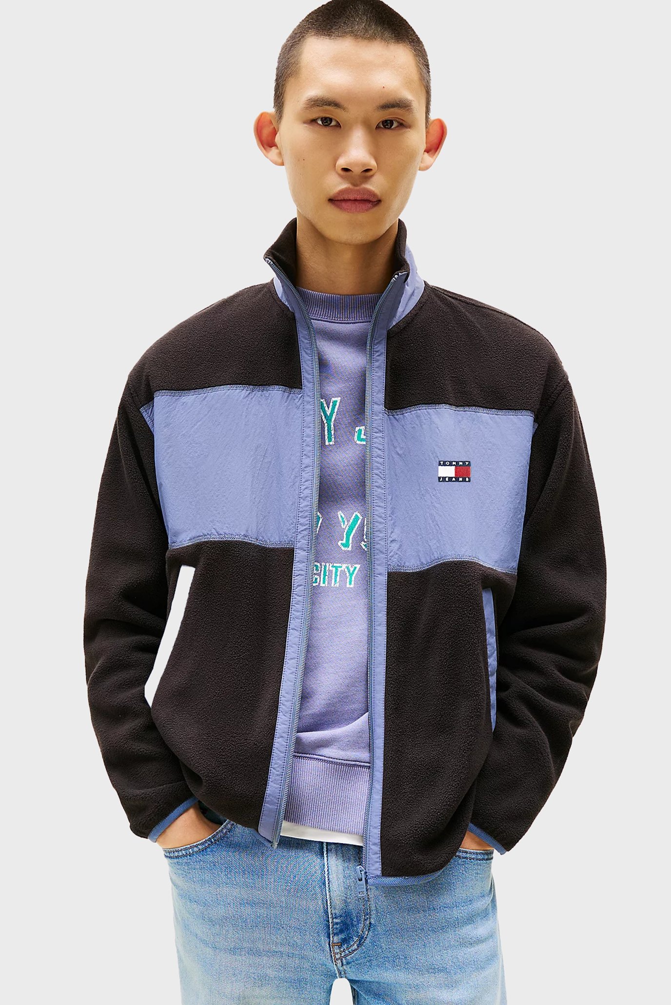 Мужская черная ветровка TJM RLX FZ POLAR FLEECE Черный L Tommy Jeans DM0DM21906 Мужская черная ветровка TJM RLX FZ POLAR FLEECE Черный L Tommy Jeans DM0DM21906