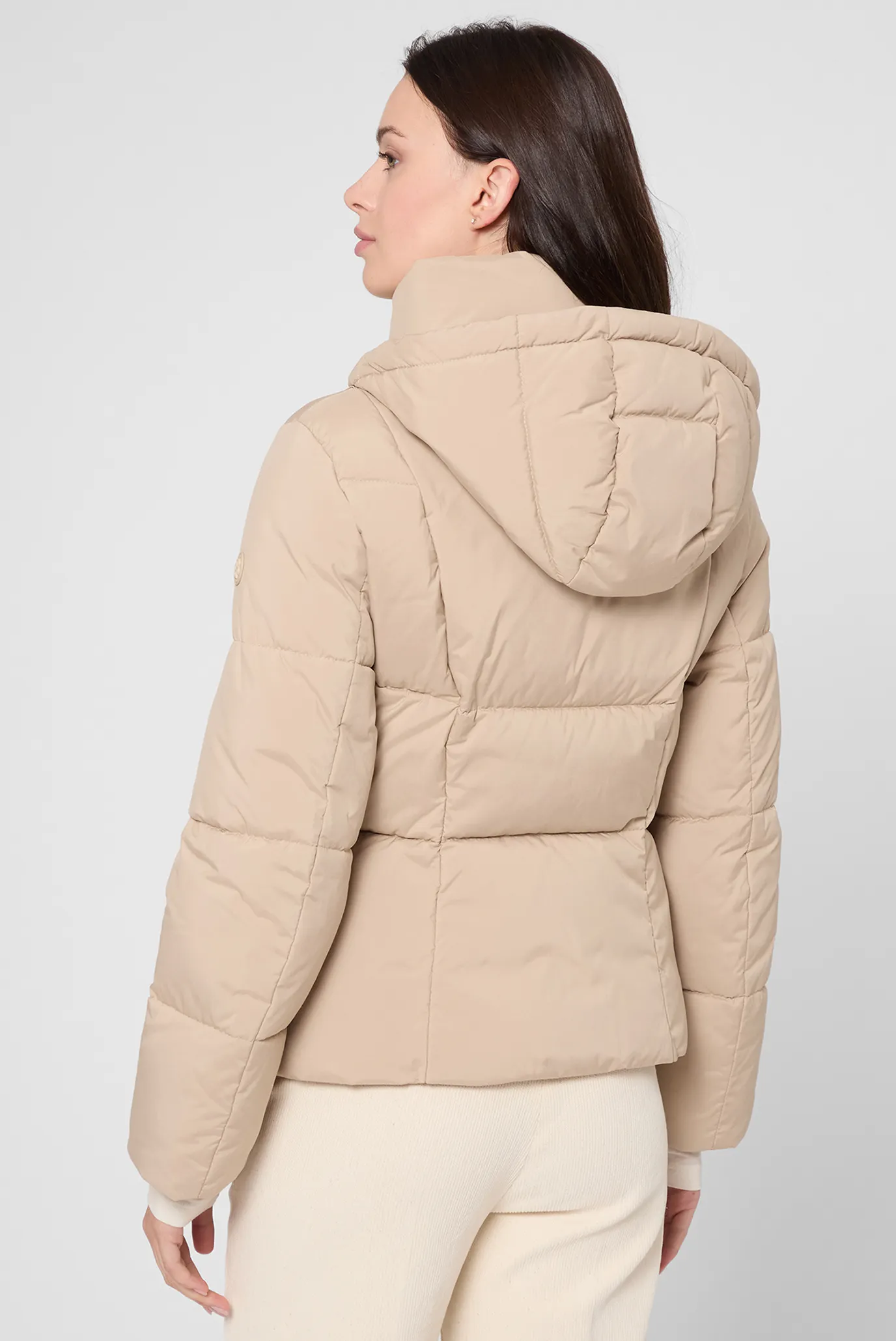 Жіноча бежева куртка 3