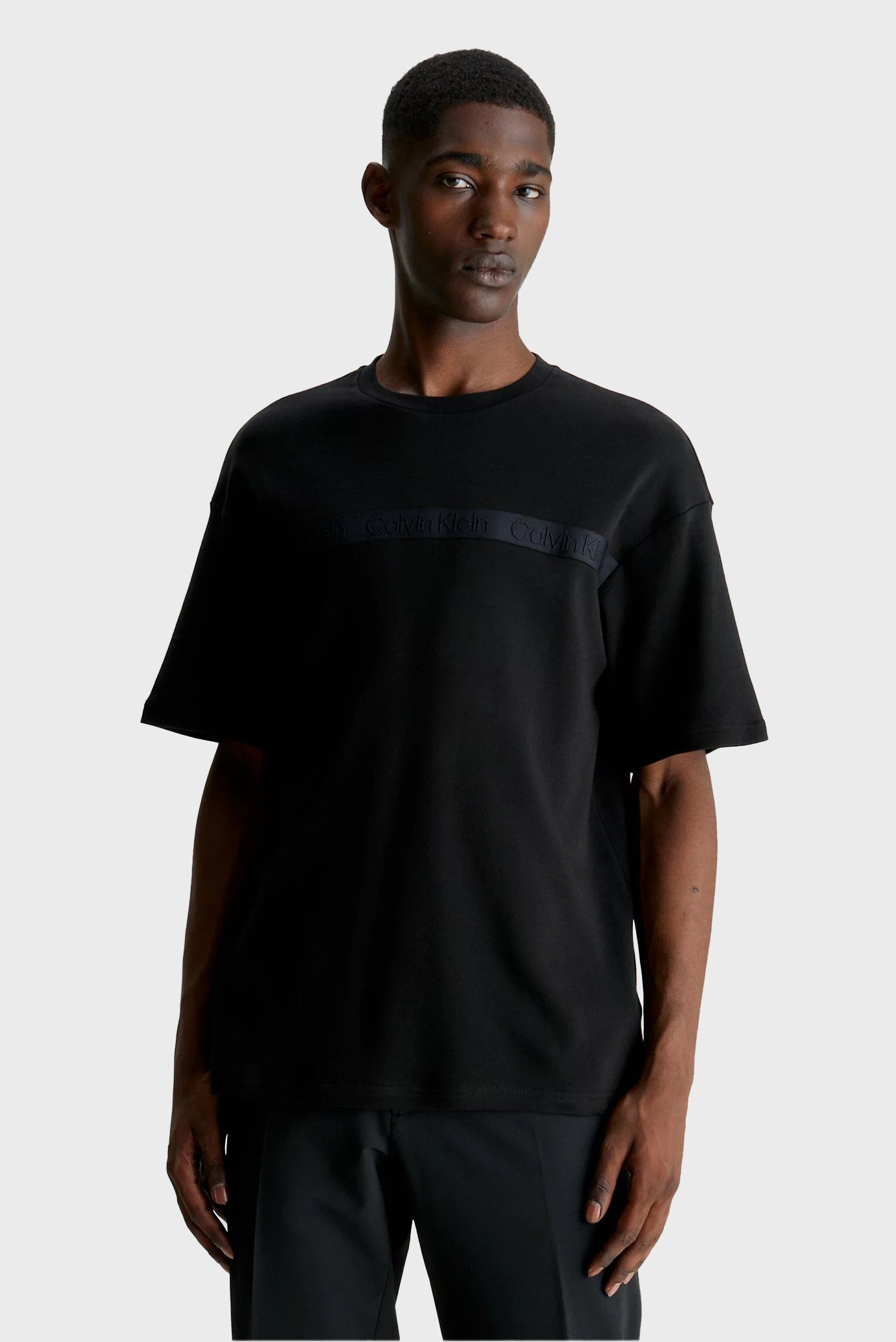 Чоловіча чорна футболка RAISED LOGO TAPE 1
