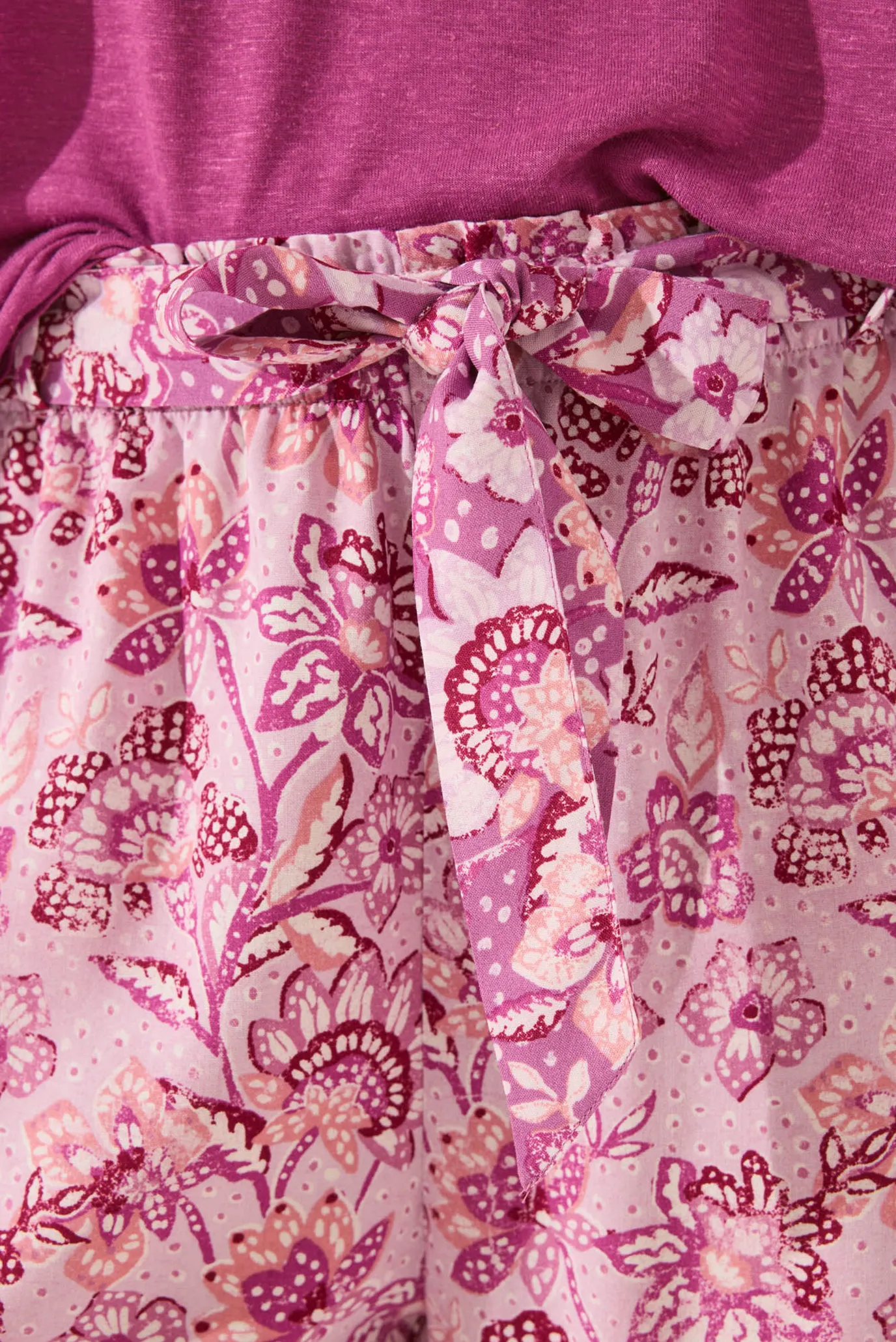 Женские розовые брюки с узором 4