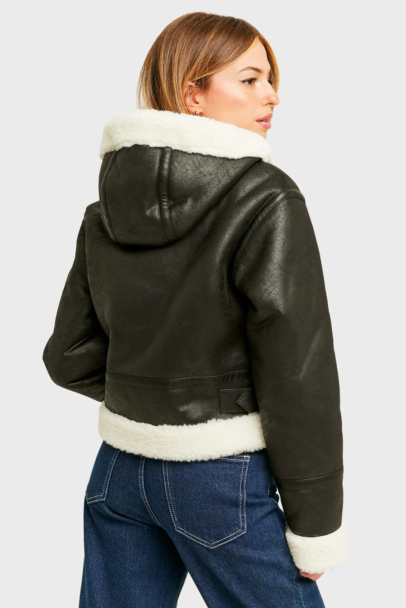 Жіноча чорна дублянка 2