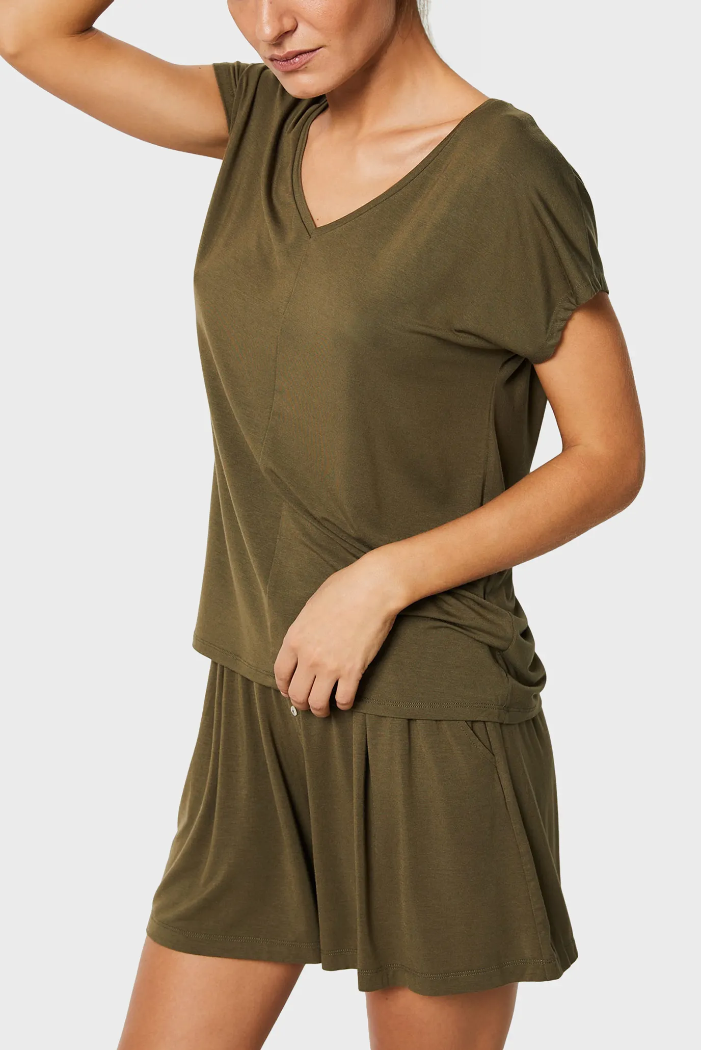 Жіноча оливкова футболка MODY 2