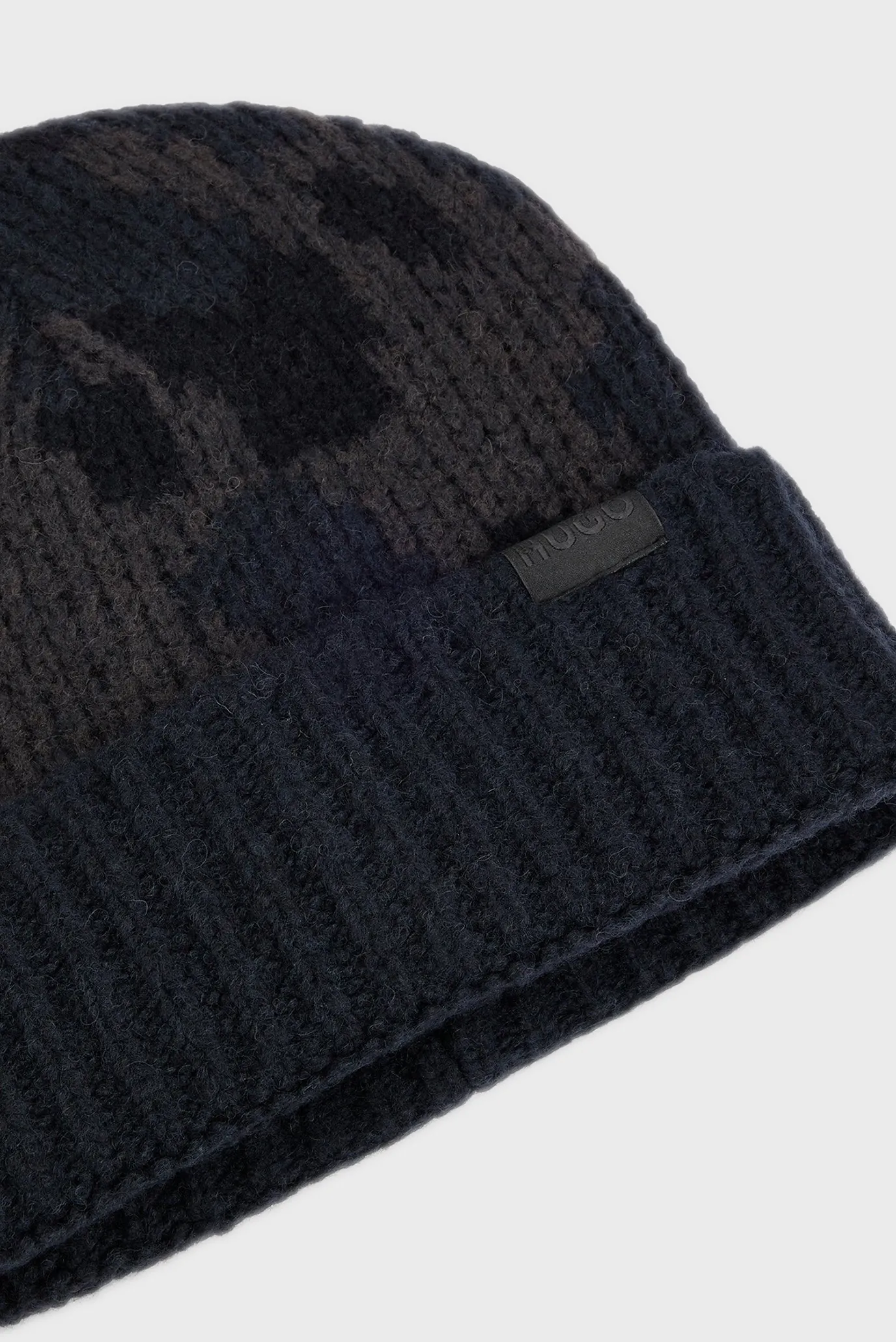 Чоловіча темно-сіра вовняна шапка з візерунком 4