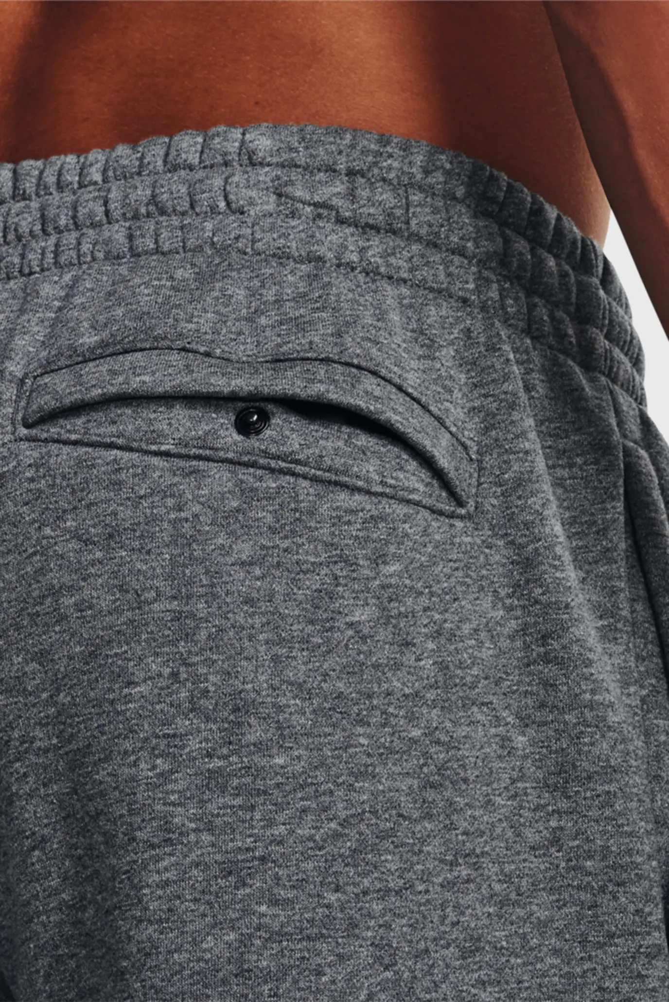 Чоловічі сірі спортивні штани UA Essential Fleece Jogger 4