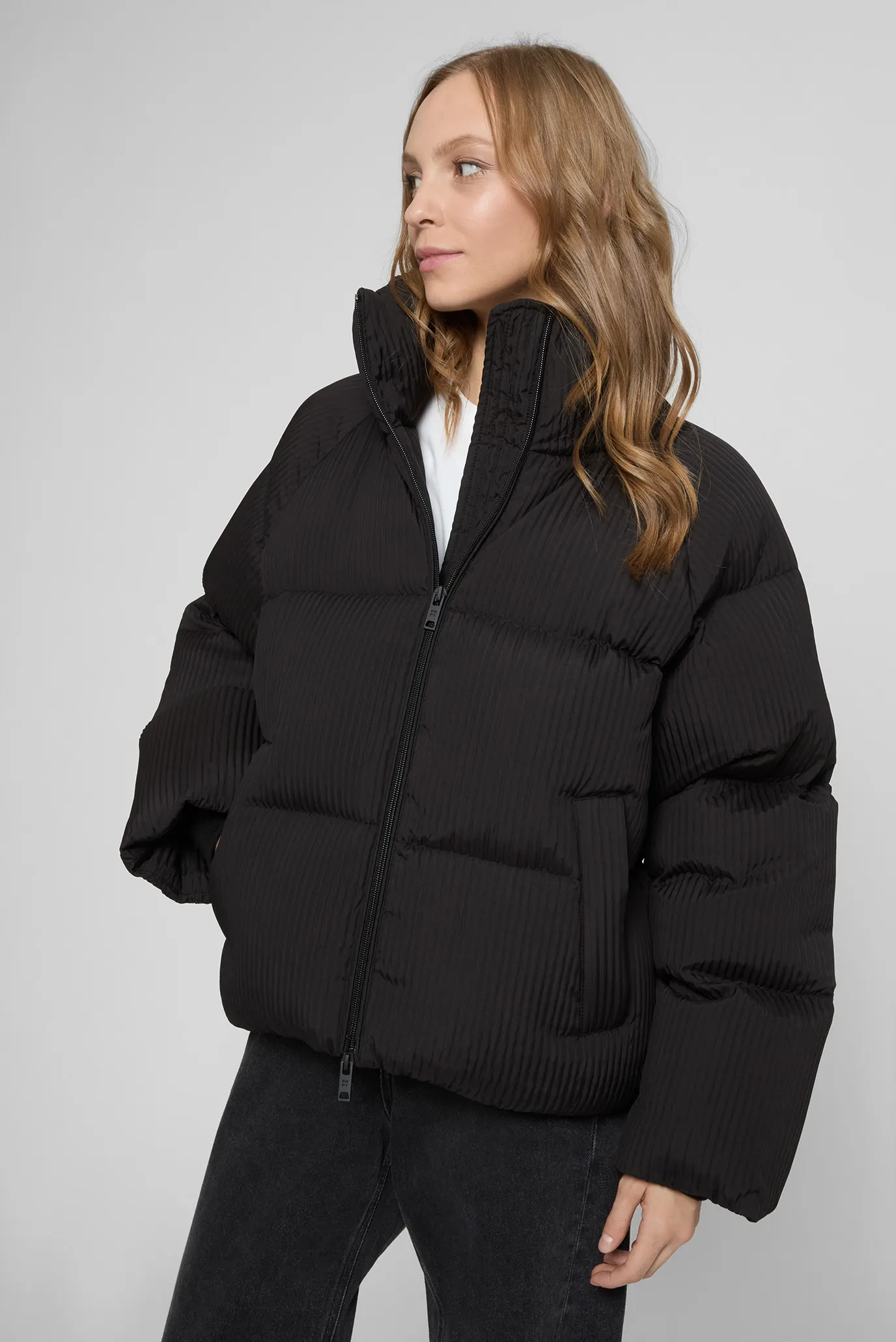 Жіночий чорний пуховик 3
