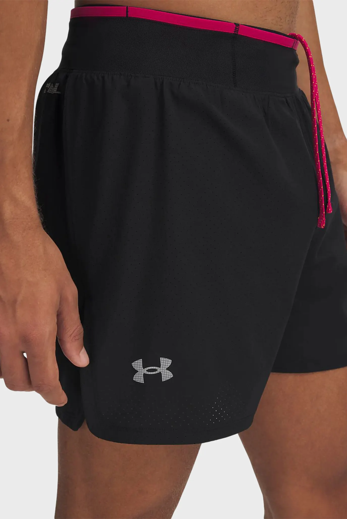 Чоловічі чорні шорти UA TRAIL RUN LAUNCH SHORTS 4